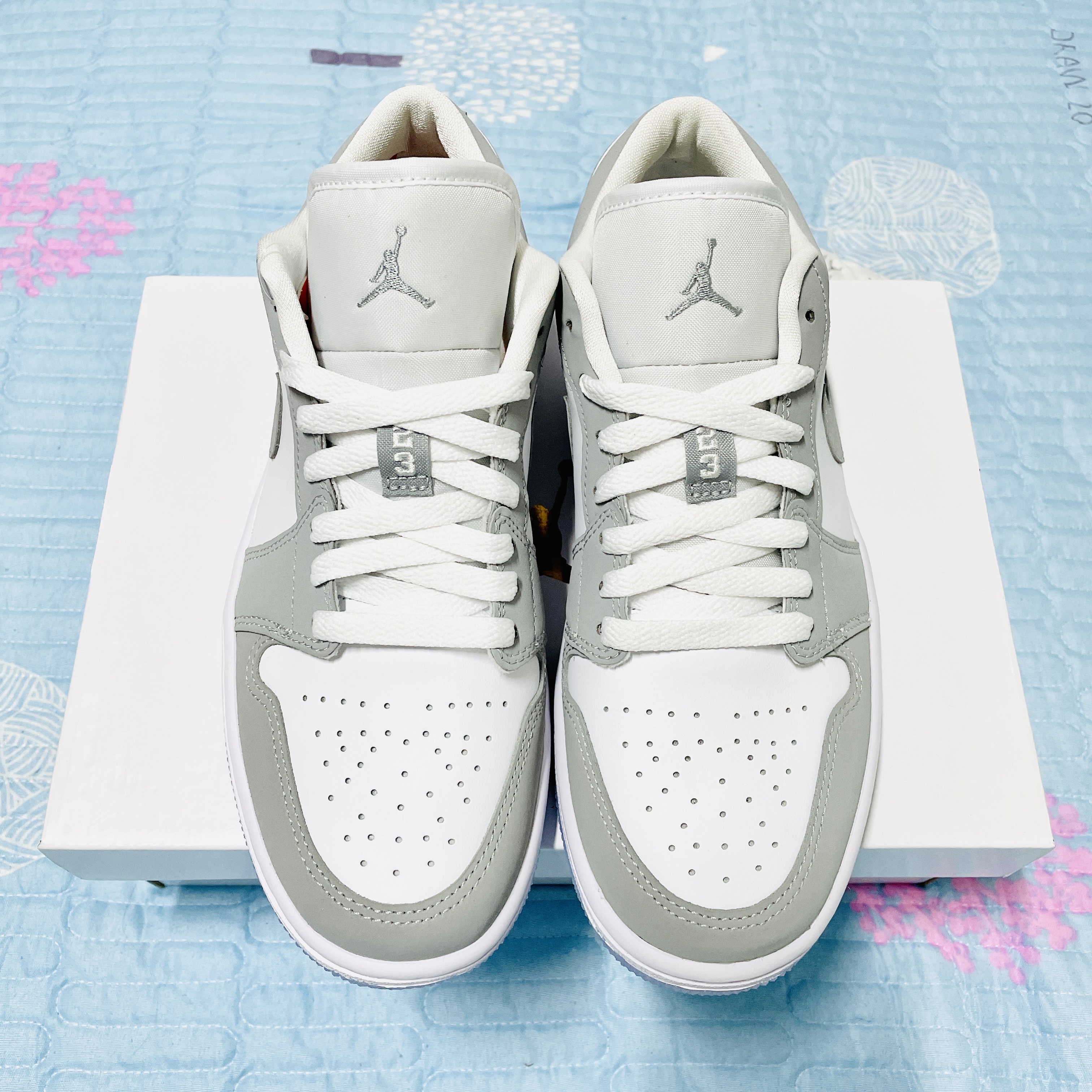 (W) Jordan 1 Low White Wolf Grey 착용 스타일 - 1