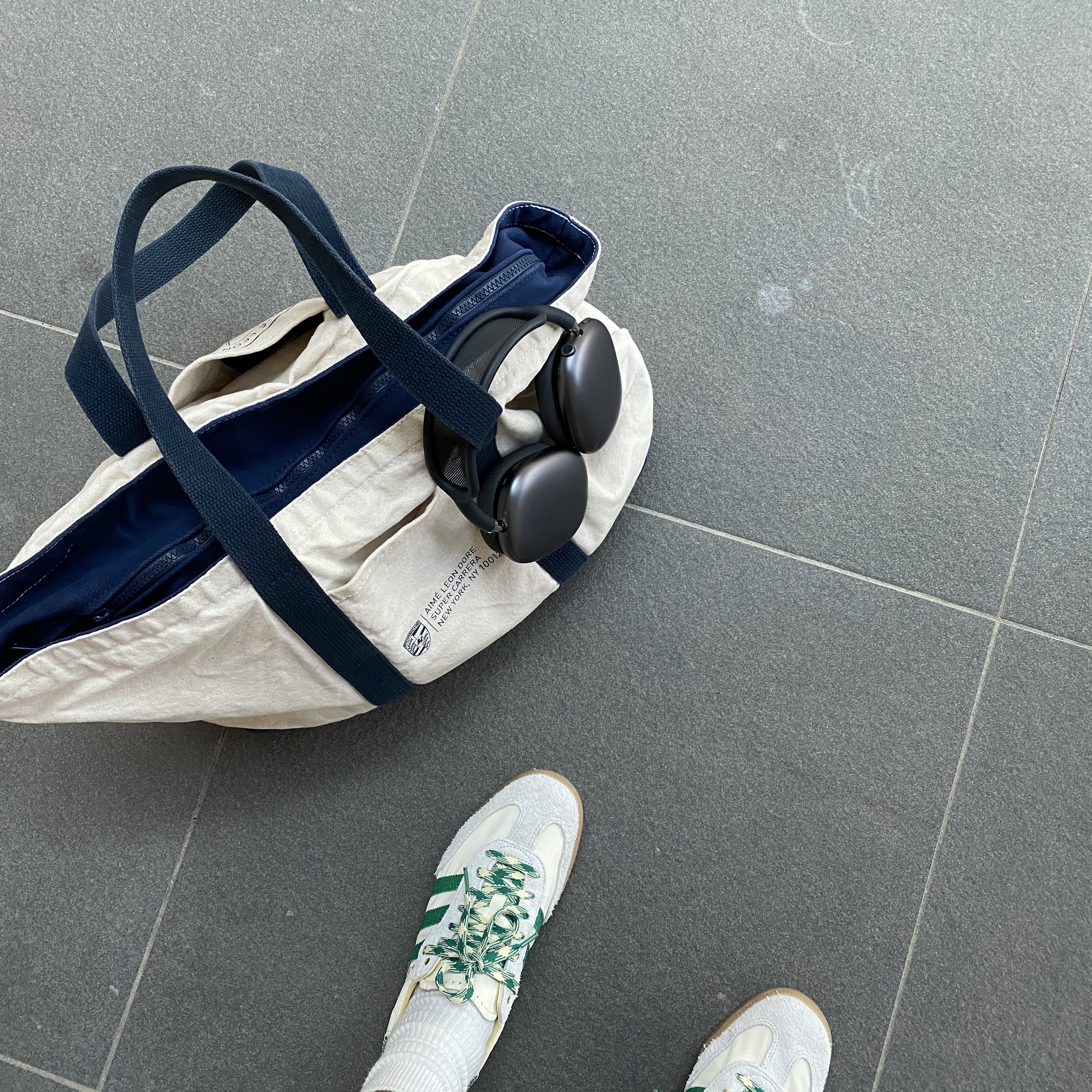 Adidas x Wales Bonner Samba Cream Green, Apple AirPods Max Lightning Space Gray (Korean Ver.) 착용 스타일