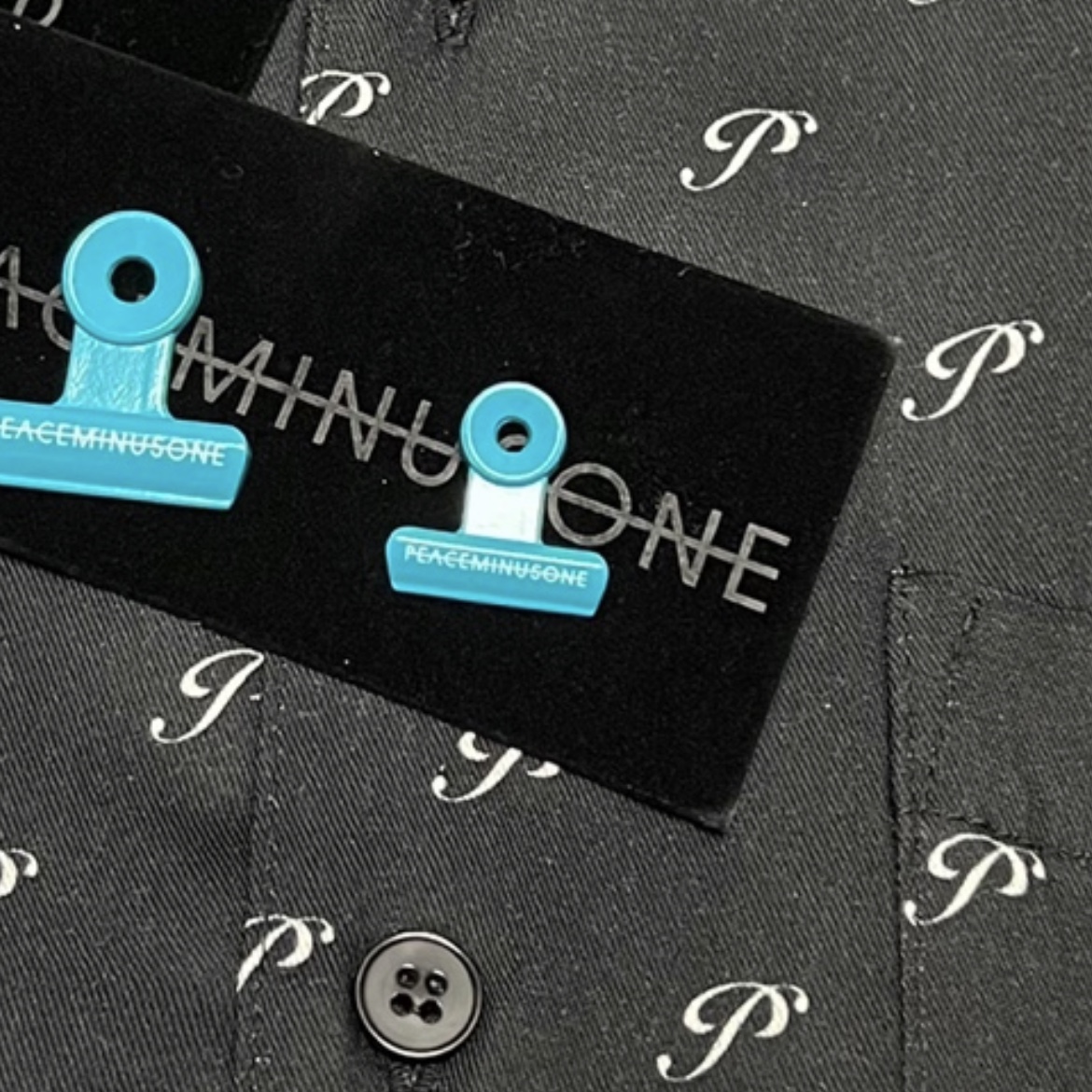 Peaceminusone Bulldog Clip Pin Set #1 Mint, Peaceminusone Rayon Shirt #1 Black 착용 스타일 - 1