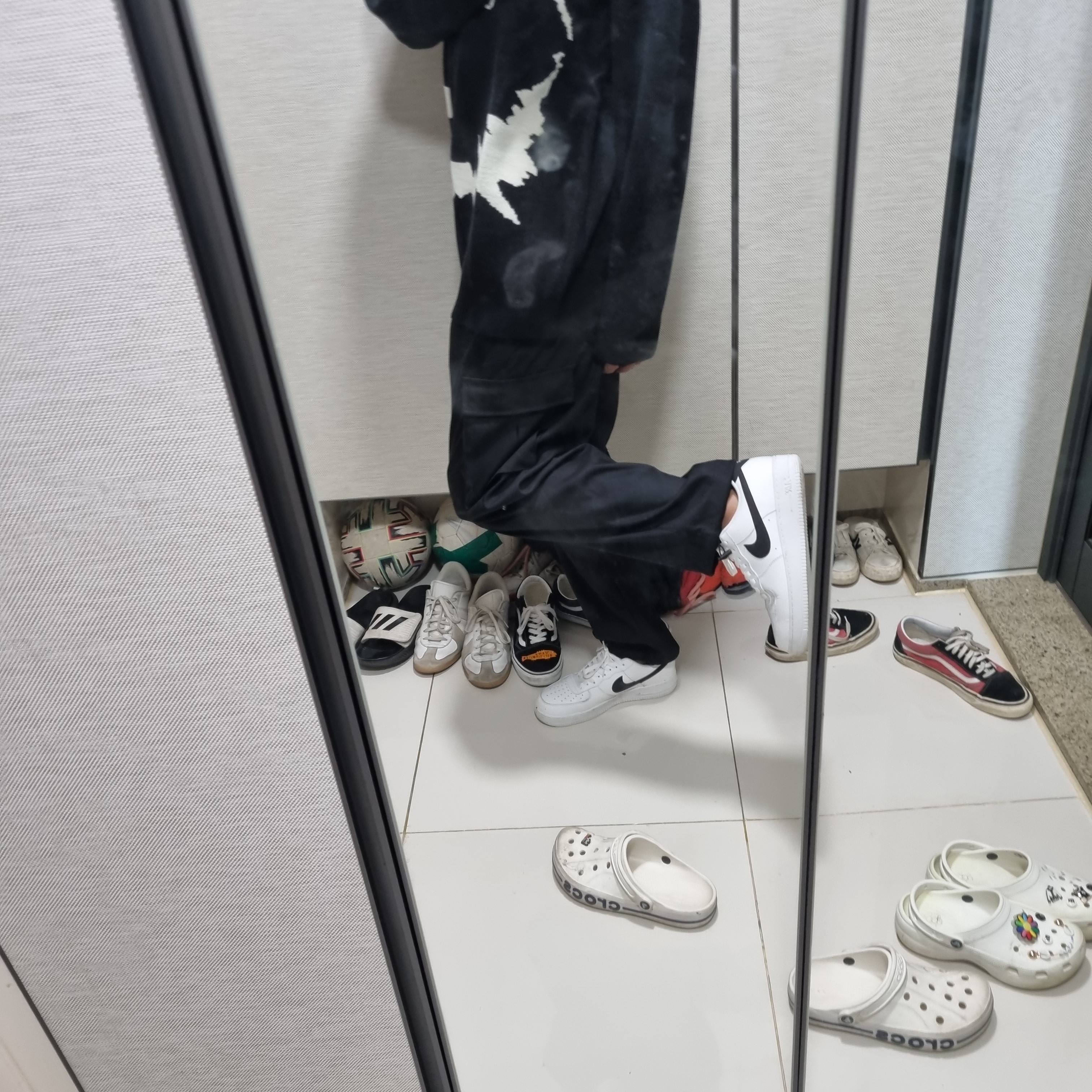 Nike Air Force 1 '07 White Black 착용 스타일 - 1