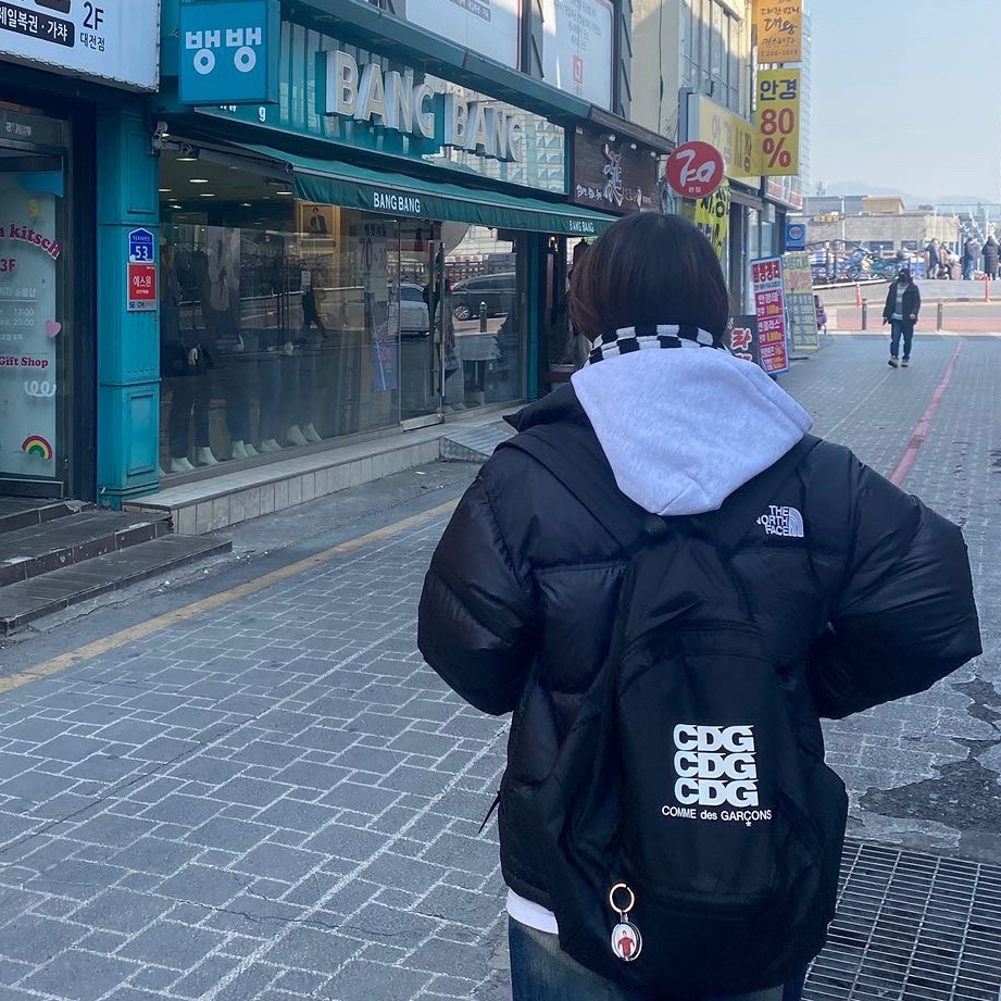 CDG Backpack Black, The North Face 1996 Eco Nuptse Jacket Black 착용 스타일 - 1