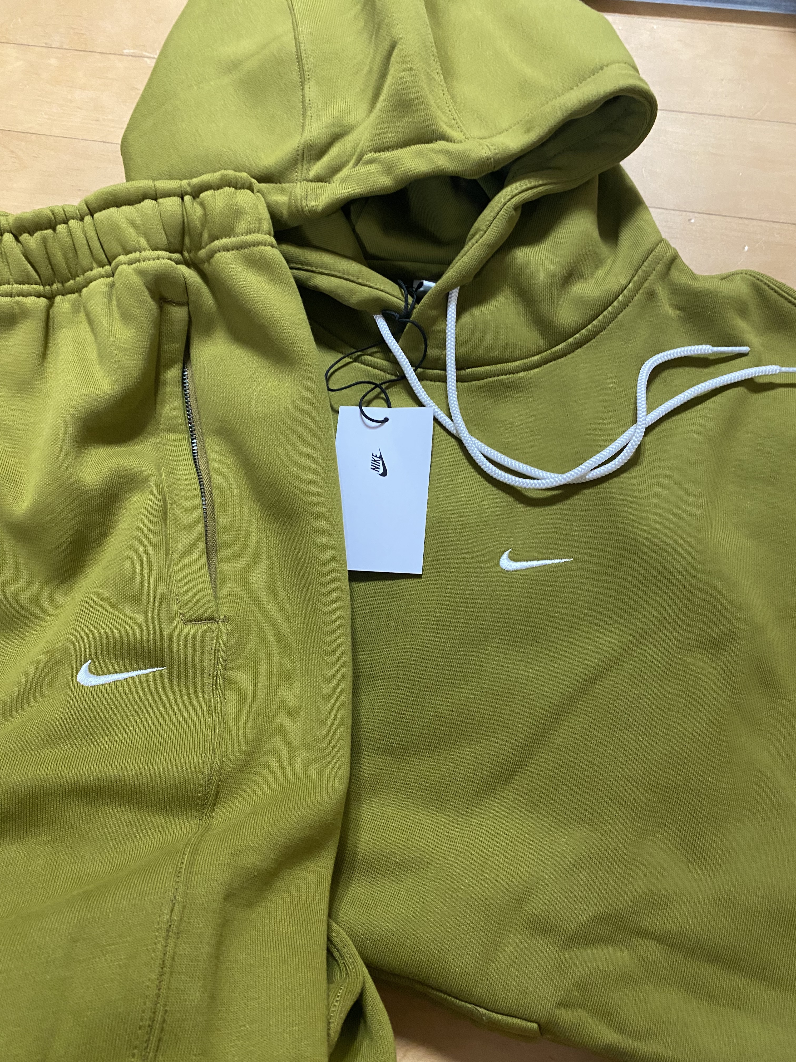 Nike NRG Solo Swoosh Fleece Hoodie Desert Moss - US/EU, Nike NRG Solo Swoosh Fleece Pants Desert Moss - Asia 착용 스타일