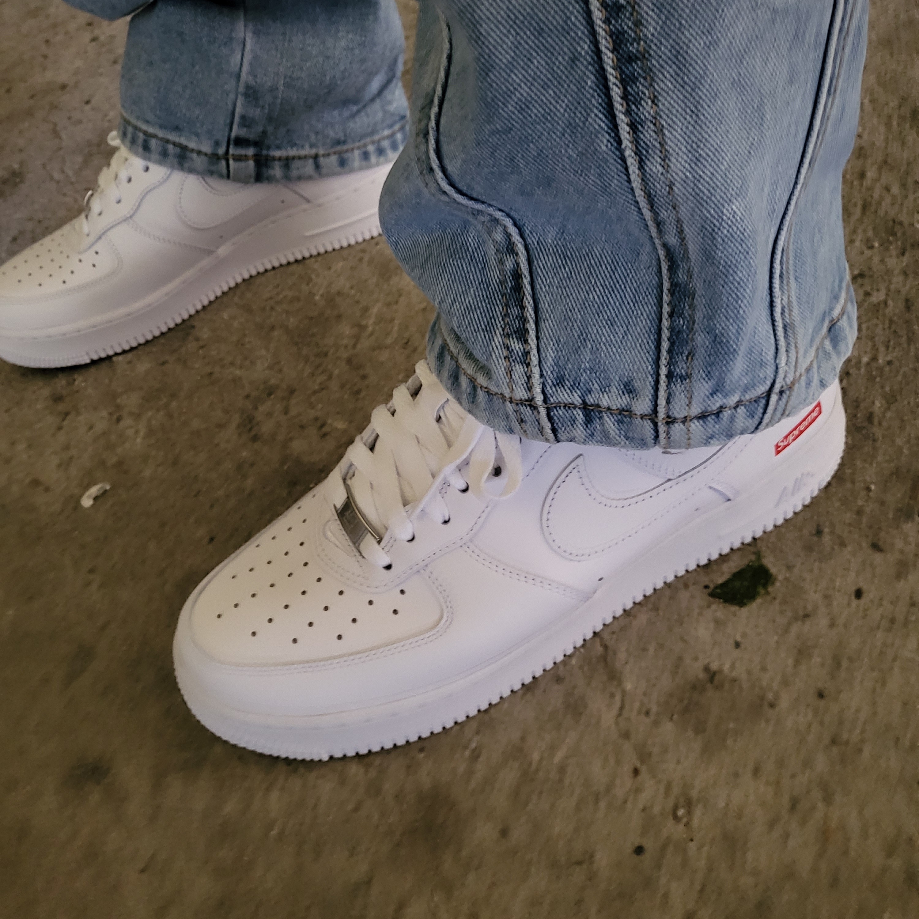 Nike x Supreme Air Force 1 Low White 착용 스타일 - 1