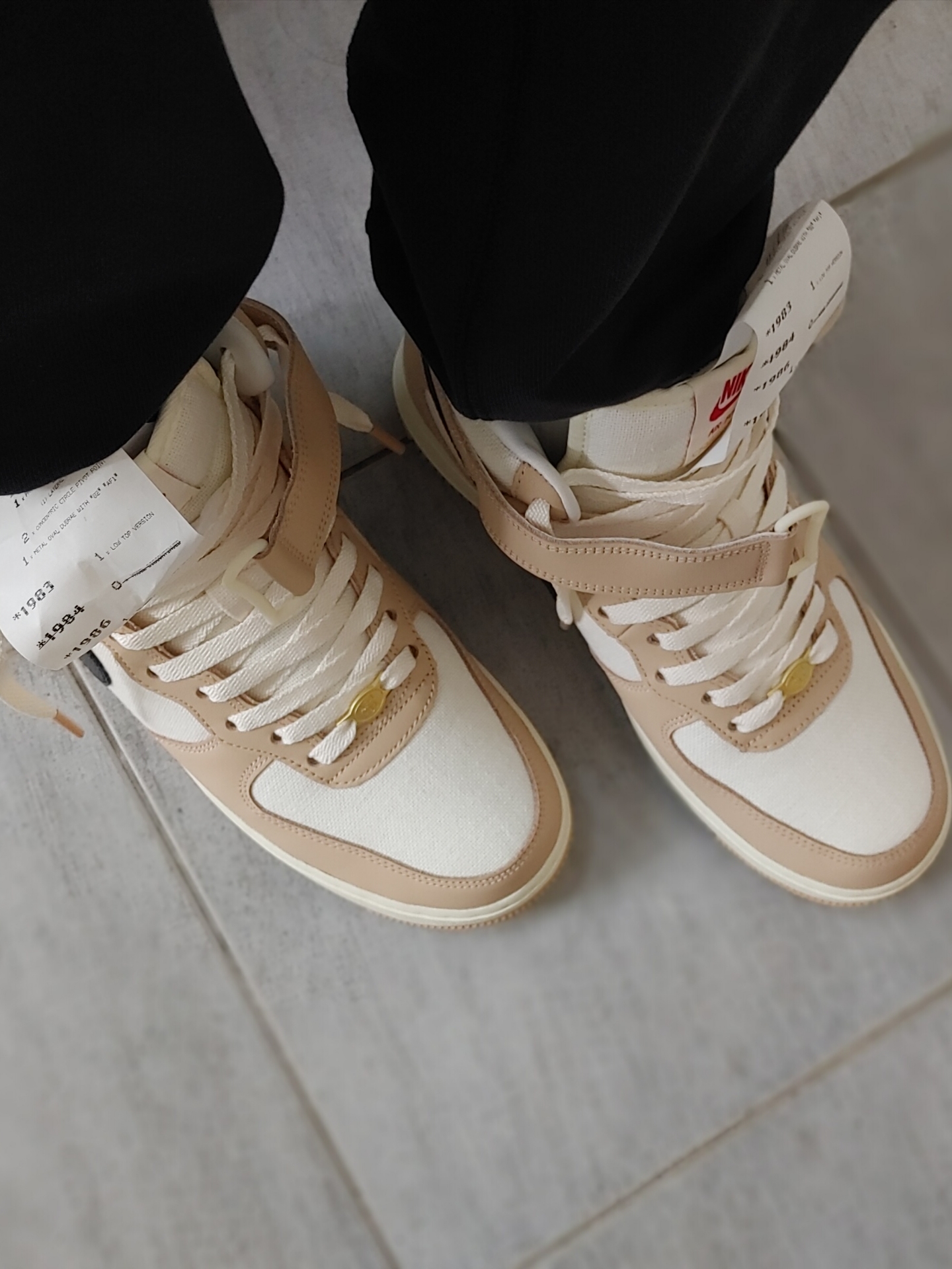 Nike Air Force 1 Mid '07 LX Pale Ivory and Shimmer 착용 스타일 - 2