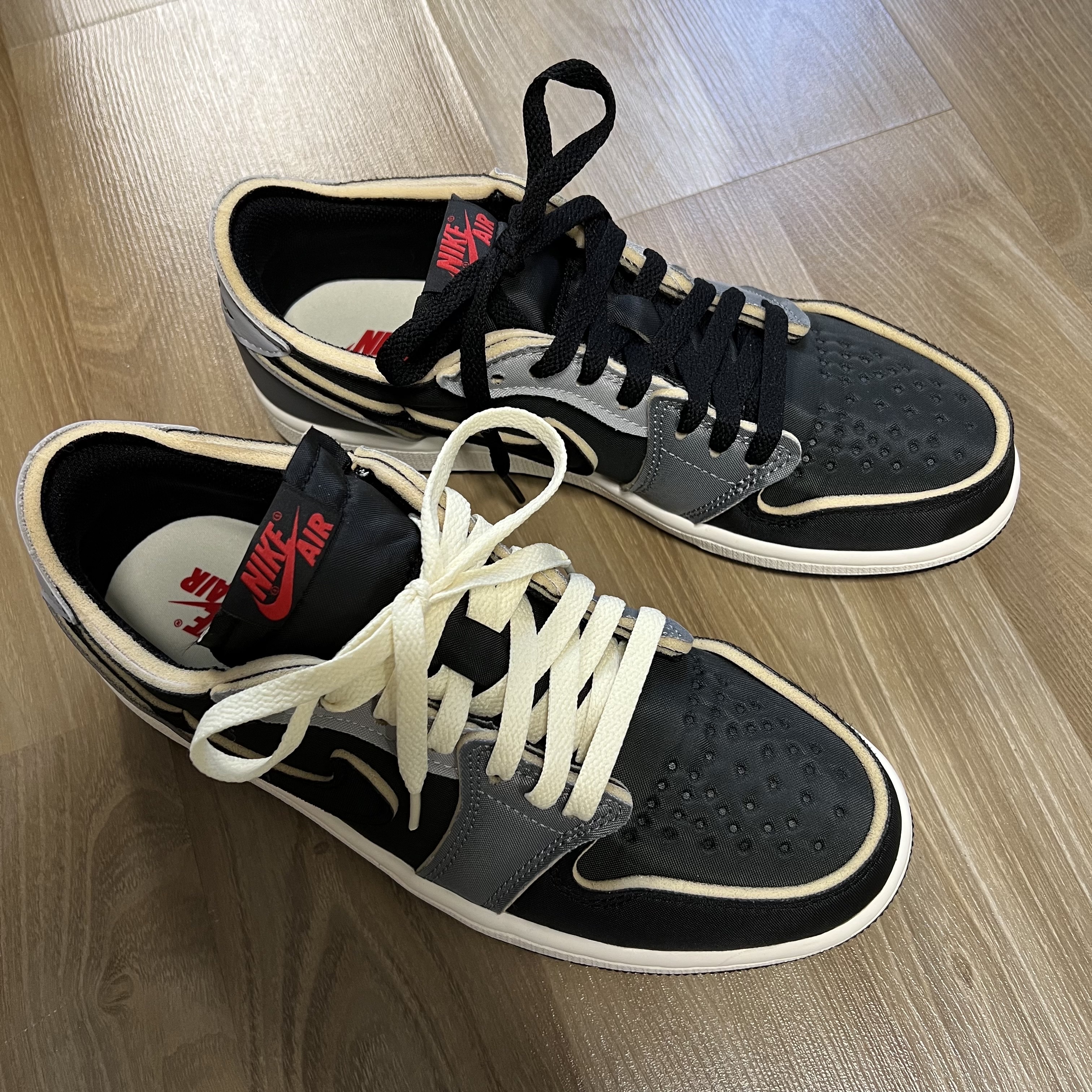 Jordan 1 Retro Low OG EX Black and Smoke Grey 착용 스타일 - 3