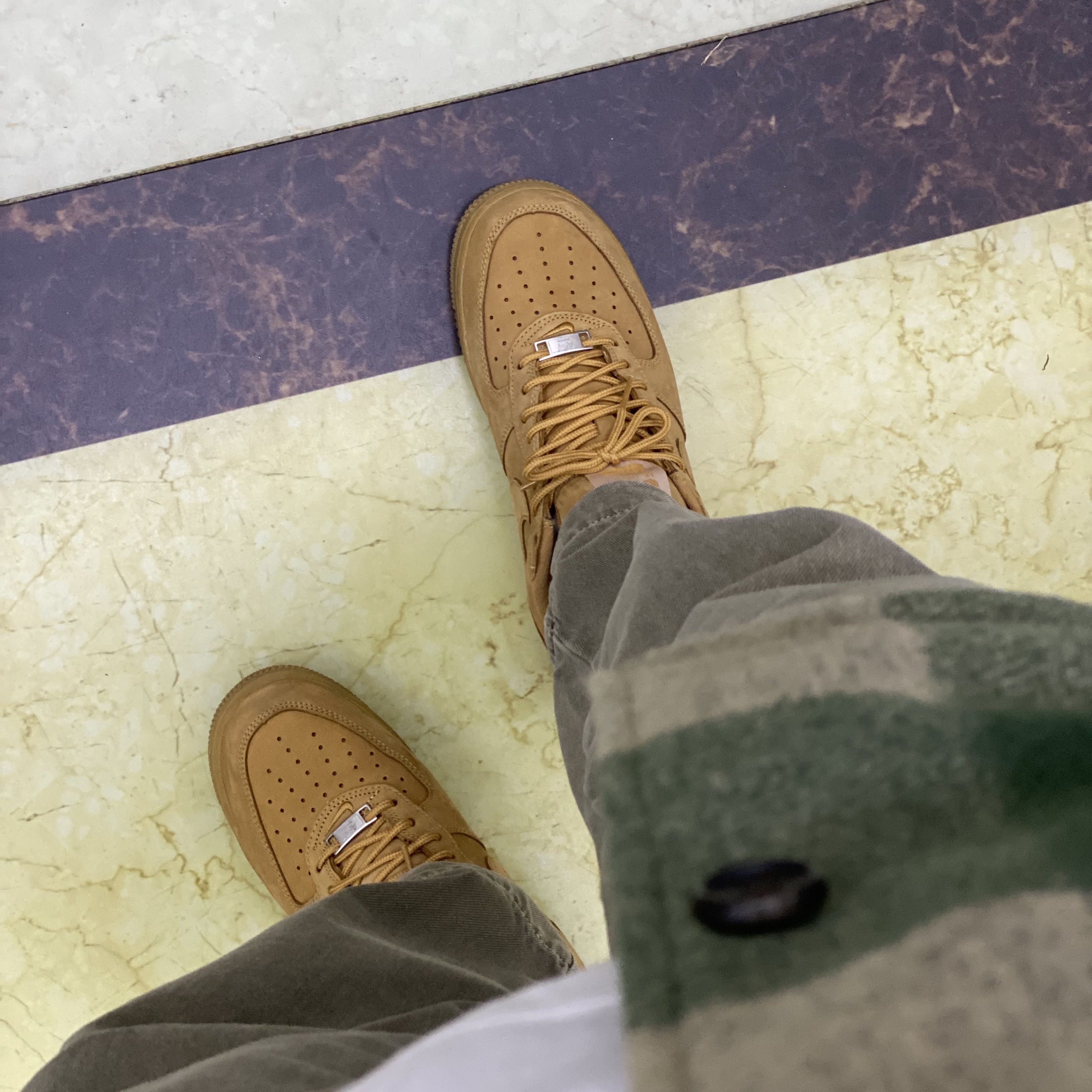 Nike x Supreme Air Force 1 Low Flax 착용 스타일