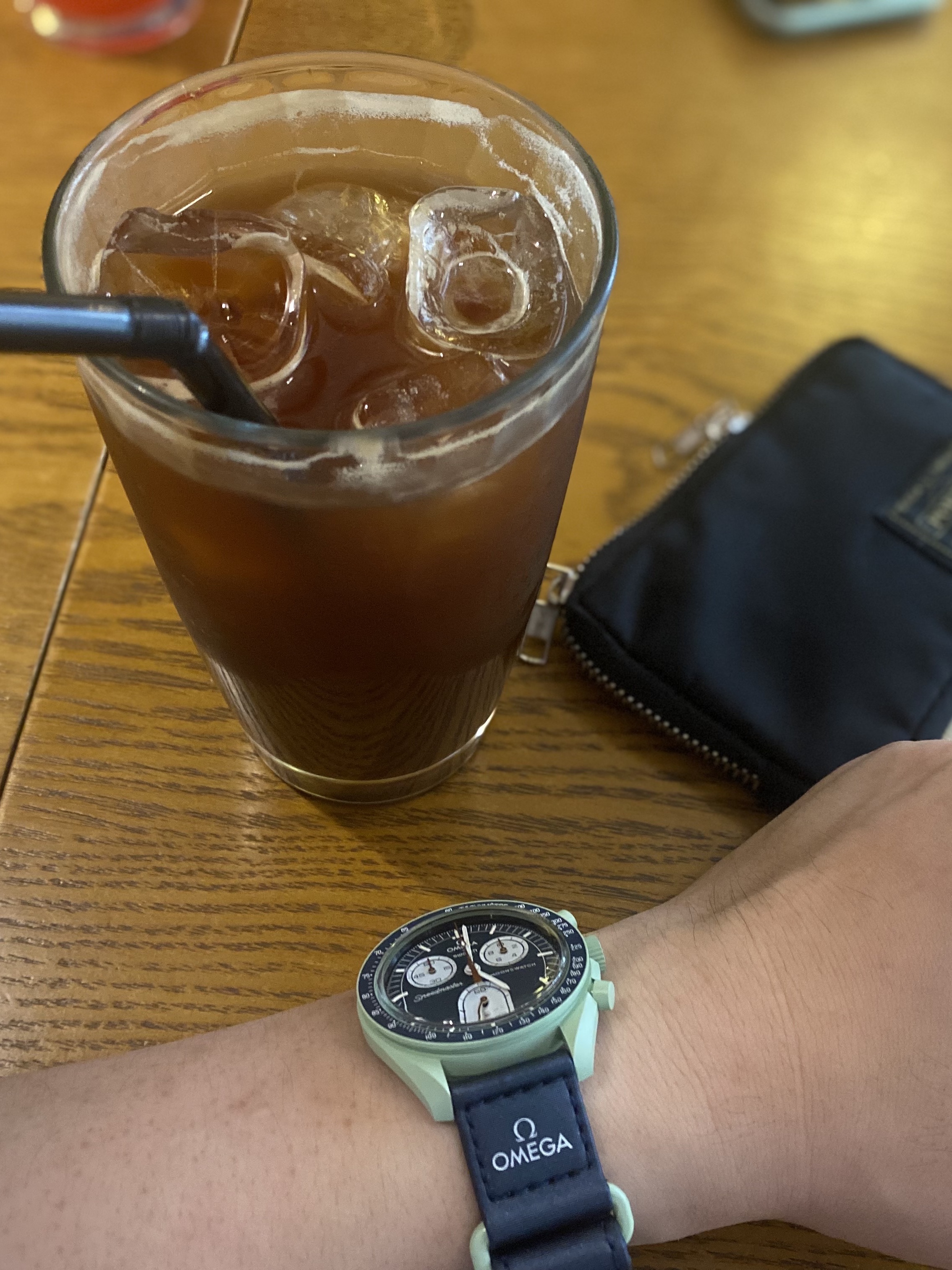 Swatch x Omega Bioceramic MoonSwatch Mission On Earth, Nike x J.Crew Killshot 2 Sail Midnight Navy 착용 스타일 - 1