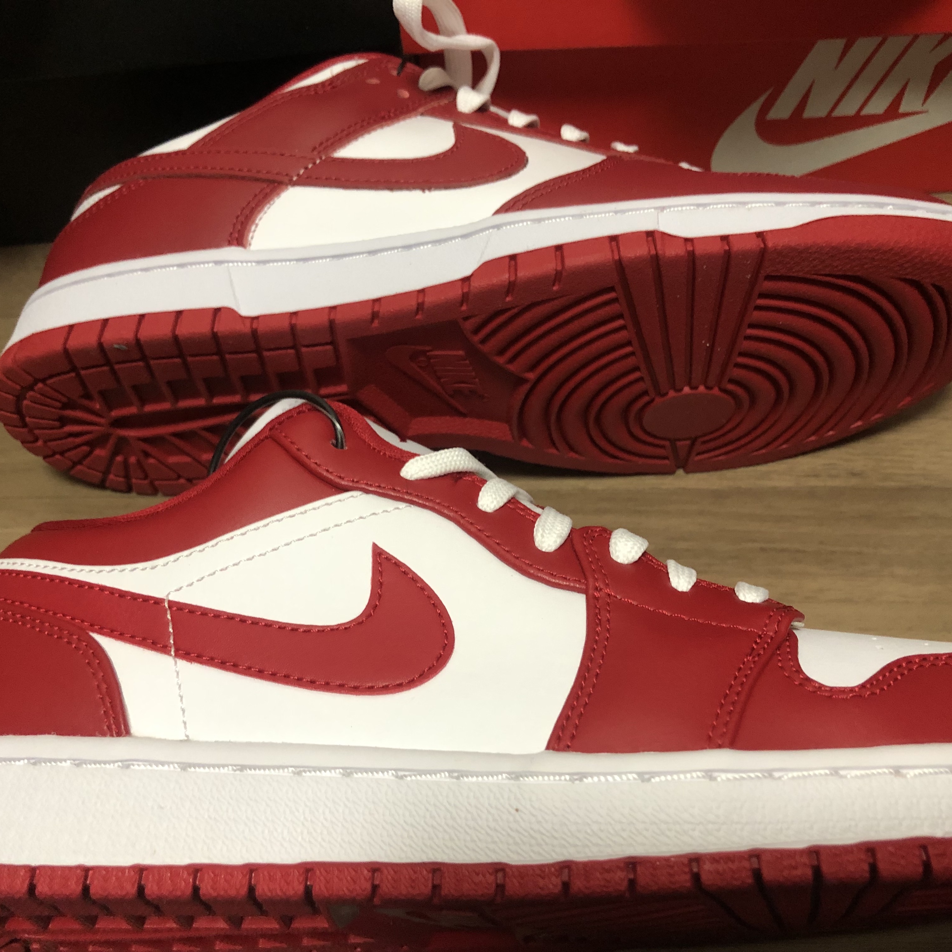 Nike Dunk Low Retro Gym Red, Jordan 1 Low Gym Red White 착용 스타일 - 2