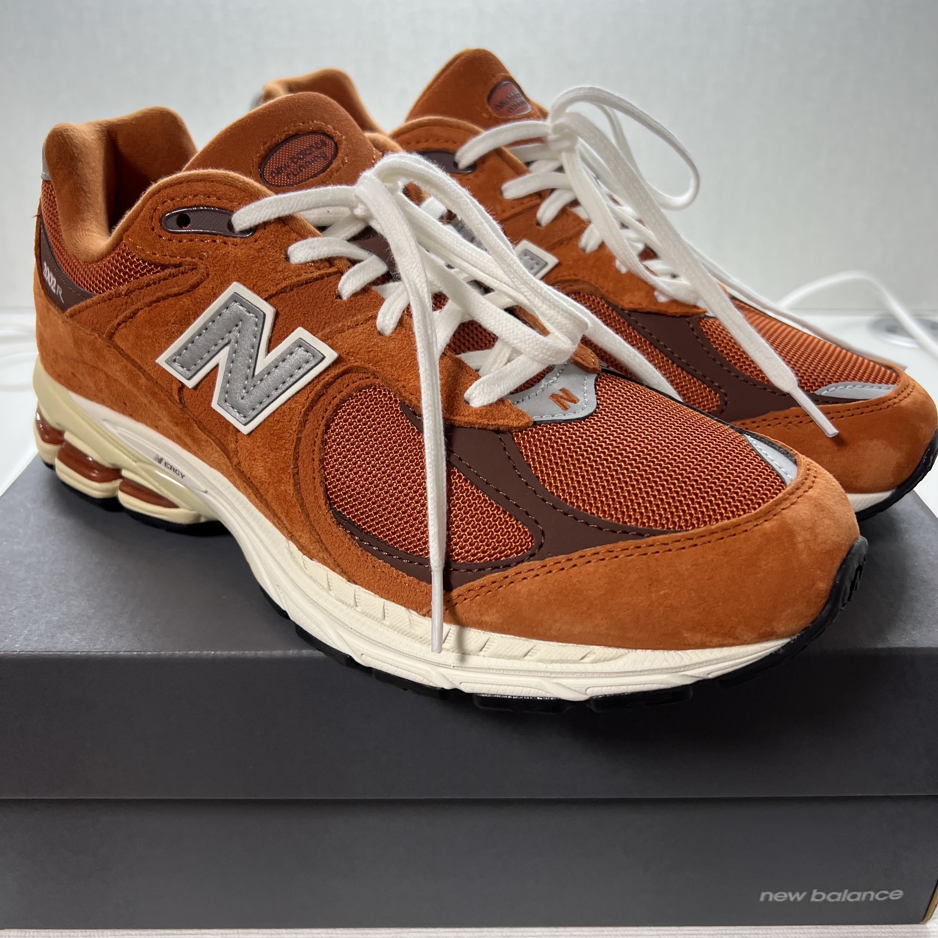 New Balance 2002R Rust Oxide 착용 스타일