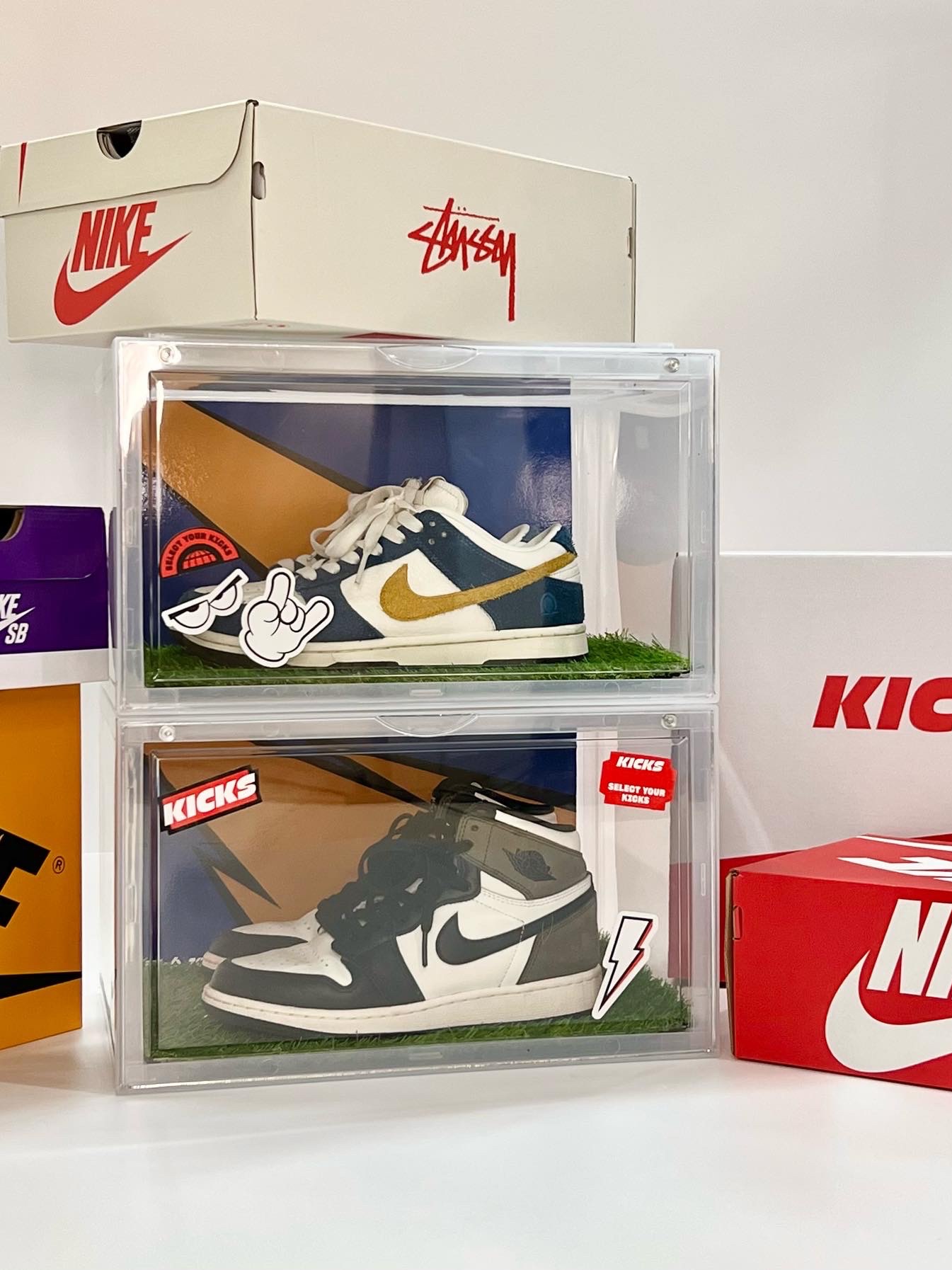 Nike x Kasina Dunk Low 80's Bus, Jordan 1 Retro High OG Black Mocha 착용 스타일 - 3