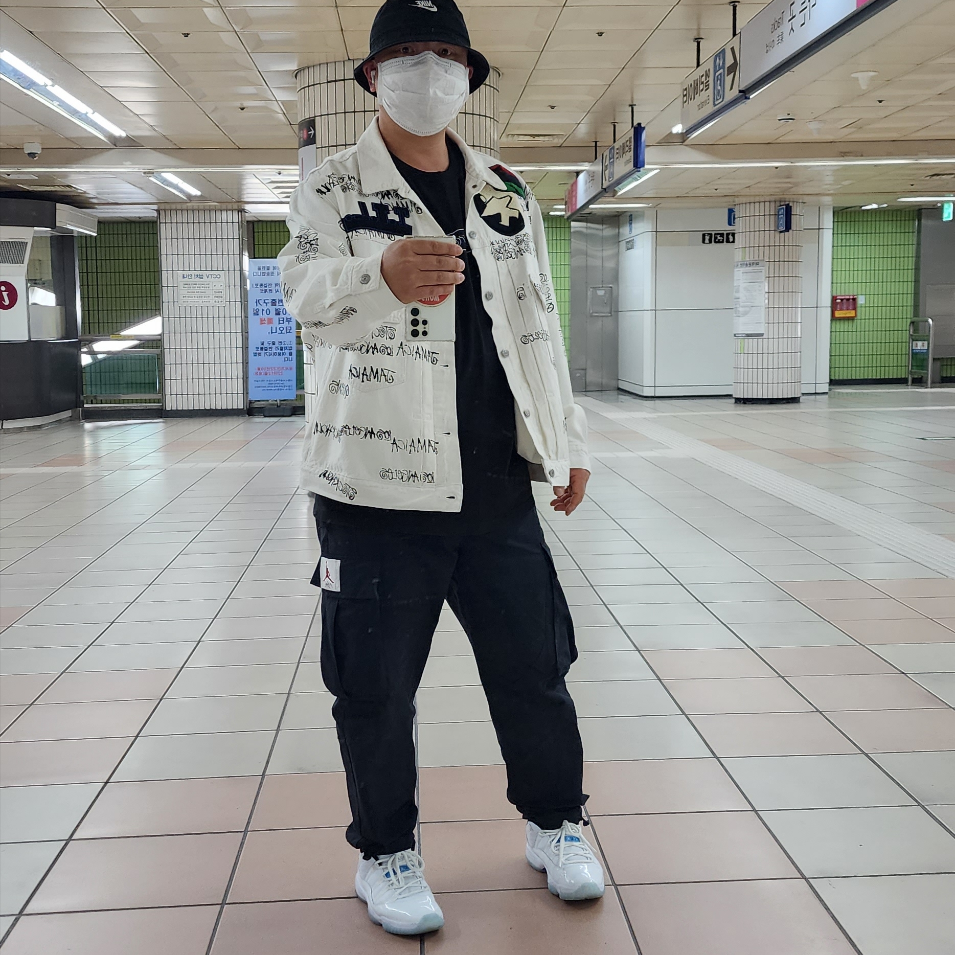 Stussy x Our Legacy x Denim Tears TTL Denim Jacket White, Jordan 11 Retro Low Legend Blue 착용 스타일