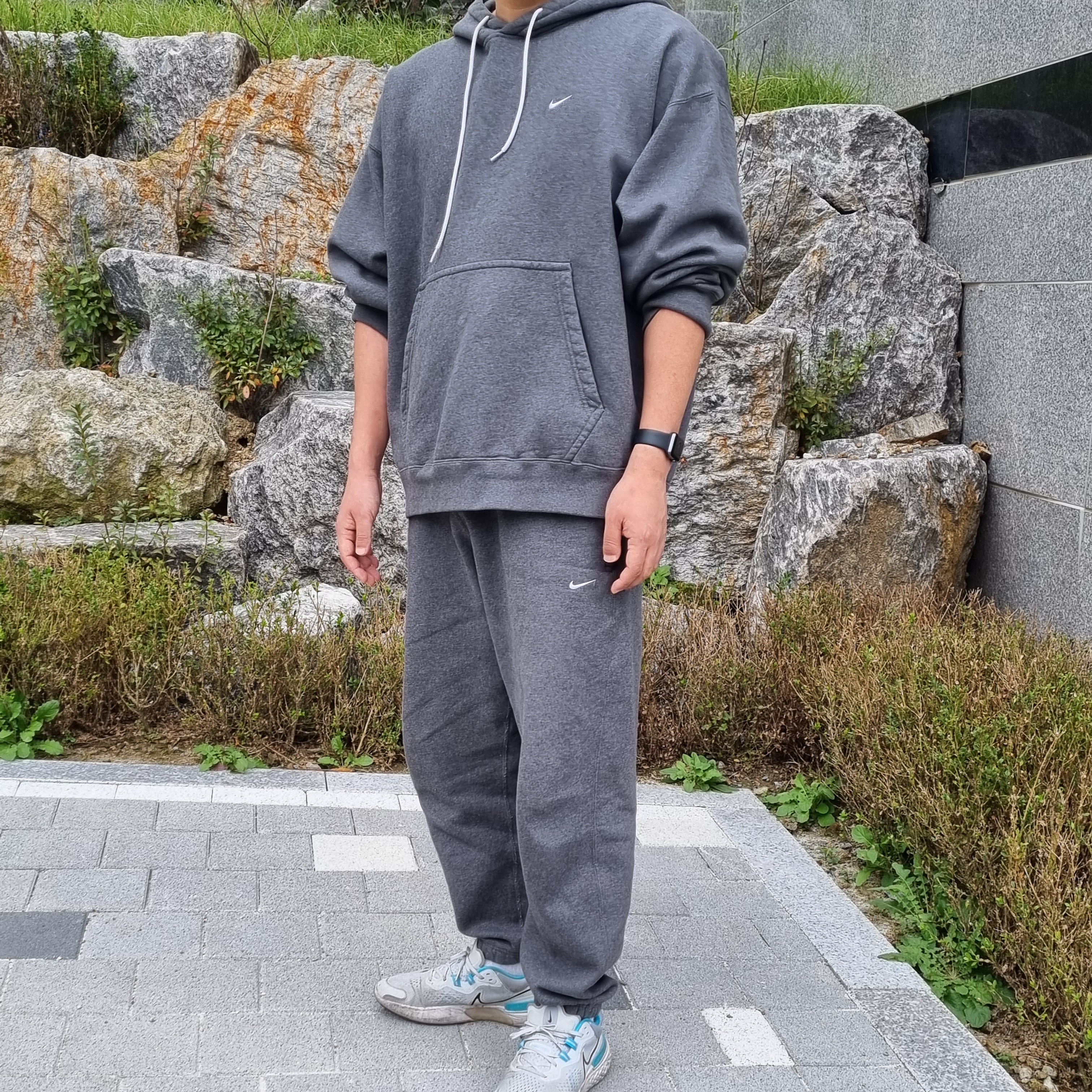 Nike M NRG Hoodie Wash Charcoal Heather, Nike M NRG Sweatpants Wash Charcoal Heather White 착용 스타일 - 1