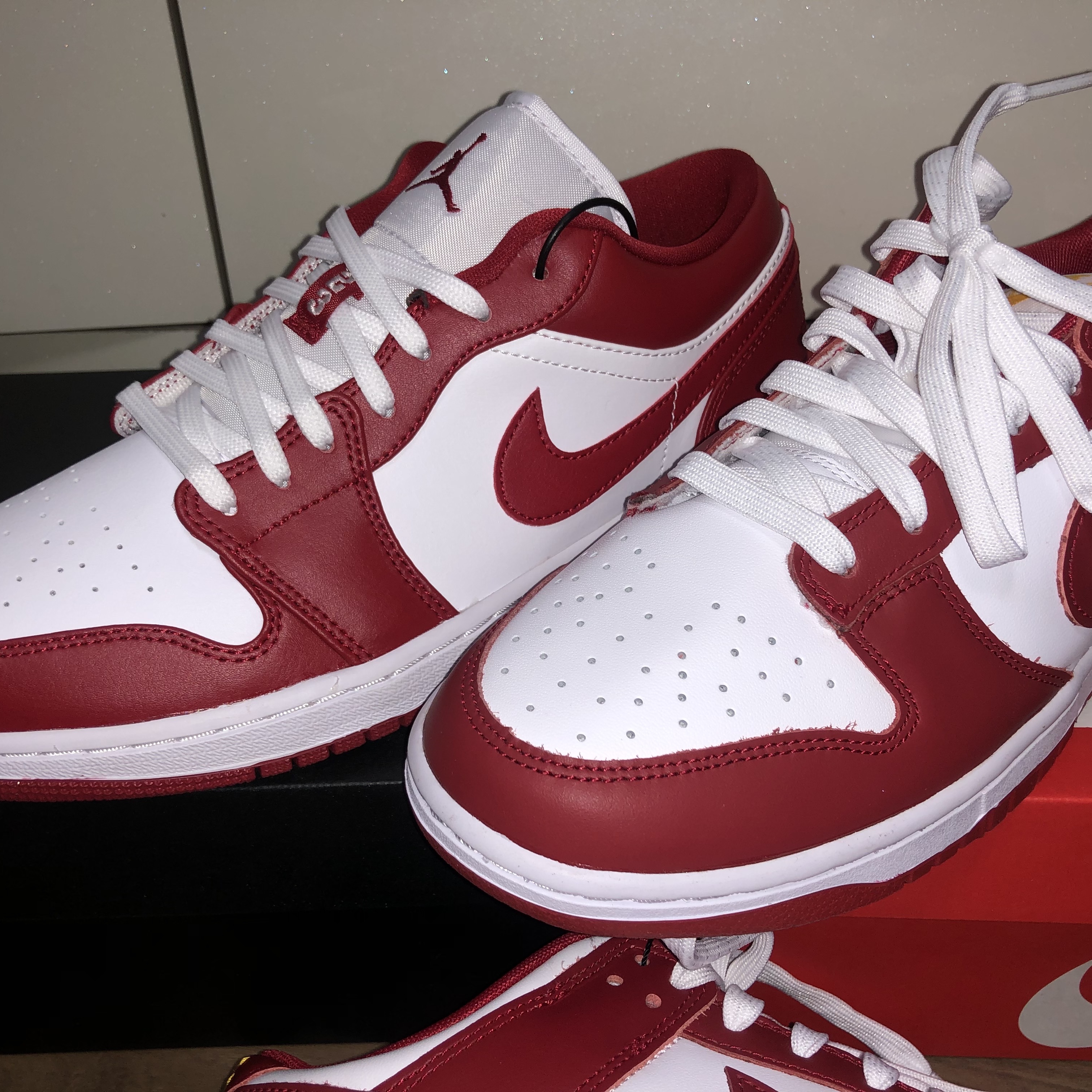Nike Dunk Low Retro Gym Red, Jordan 1 Low Gym Red White 착용 스타일 - 5