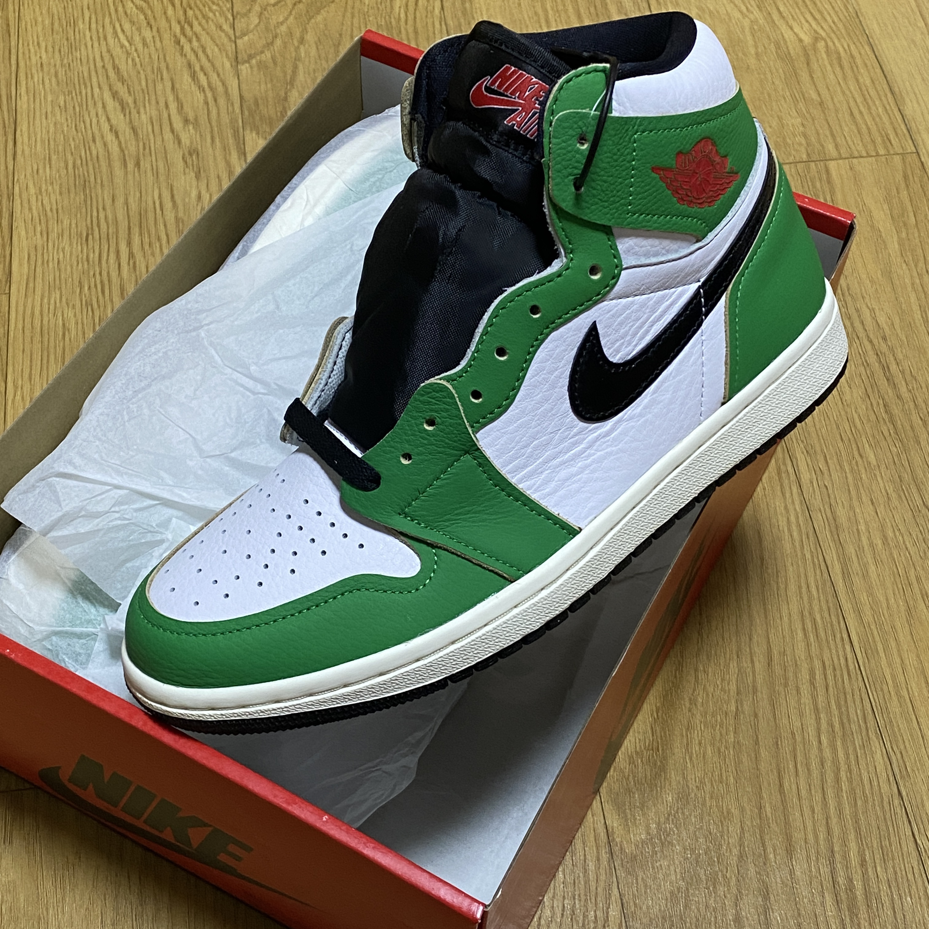 (W) Jordan 1 Retro High OG Lucky Green 착용 스타일 - 1