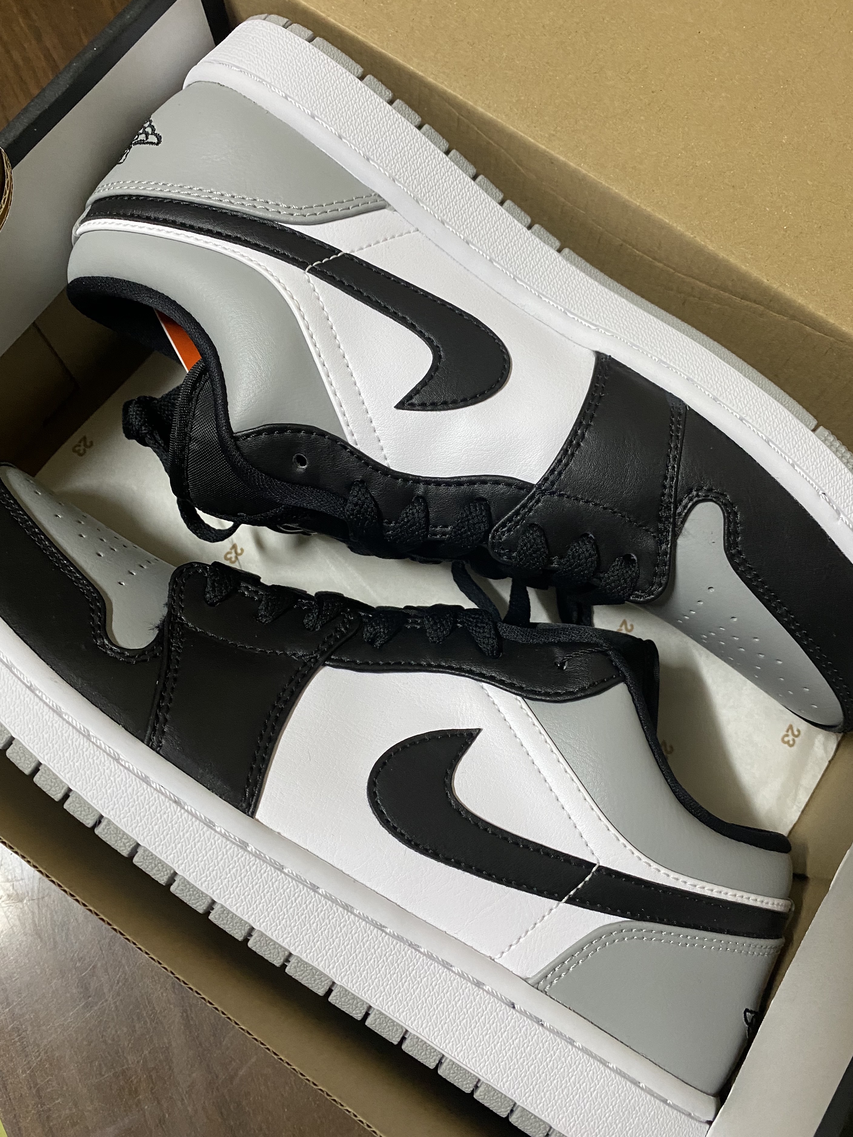 Jordan 1 Low Light Smoke Grey Black, (GS) Jordan 1 Low Light Smoke Grey Black 착용 스타일 - 1