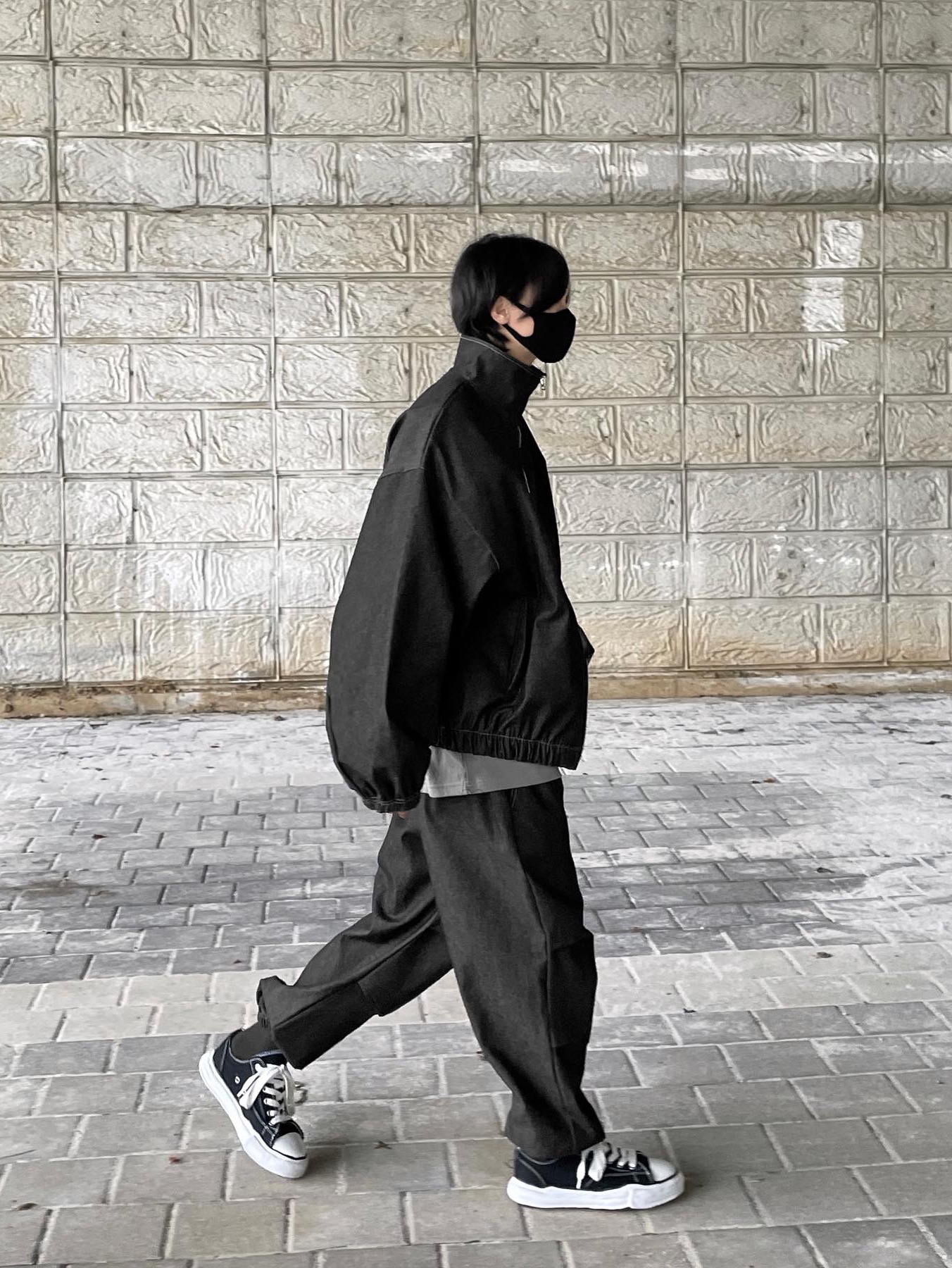 Maison Mihara Yasuhiro Peterson OG Sole Canvas Low Sneakers Black 착용 스타일 - 4