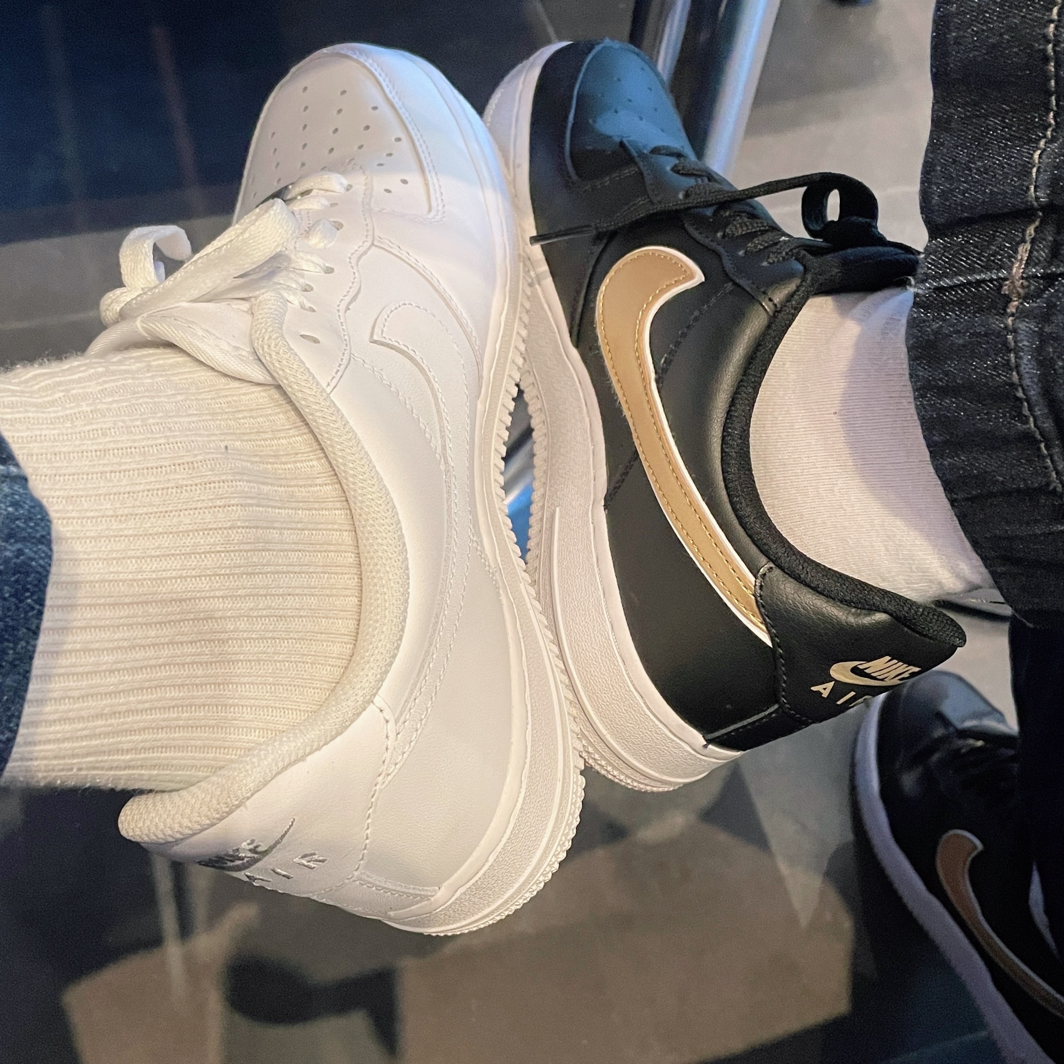 (W) Nike Air Force 1 '07 Essential Black Metallic Gold, Nike Air Force 1 '07 Low White 착용 스타일