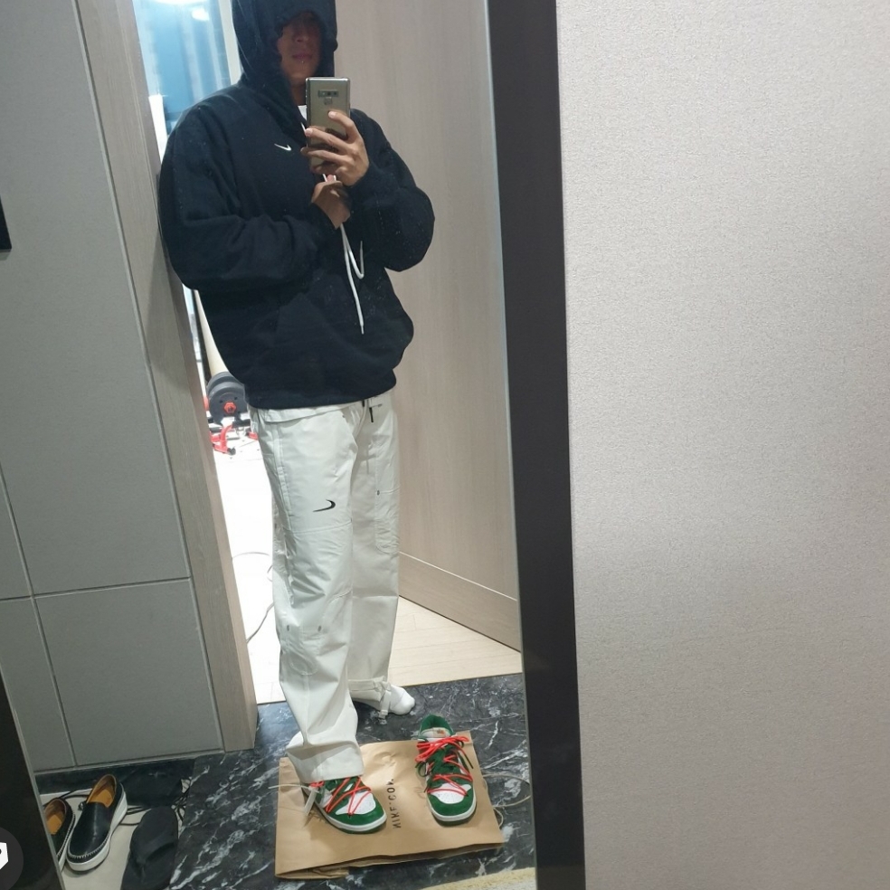 Nike x Off-White NRG Pants White, Nike x Off-White Dunk Low Pine Green 착용 스타일 - 1