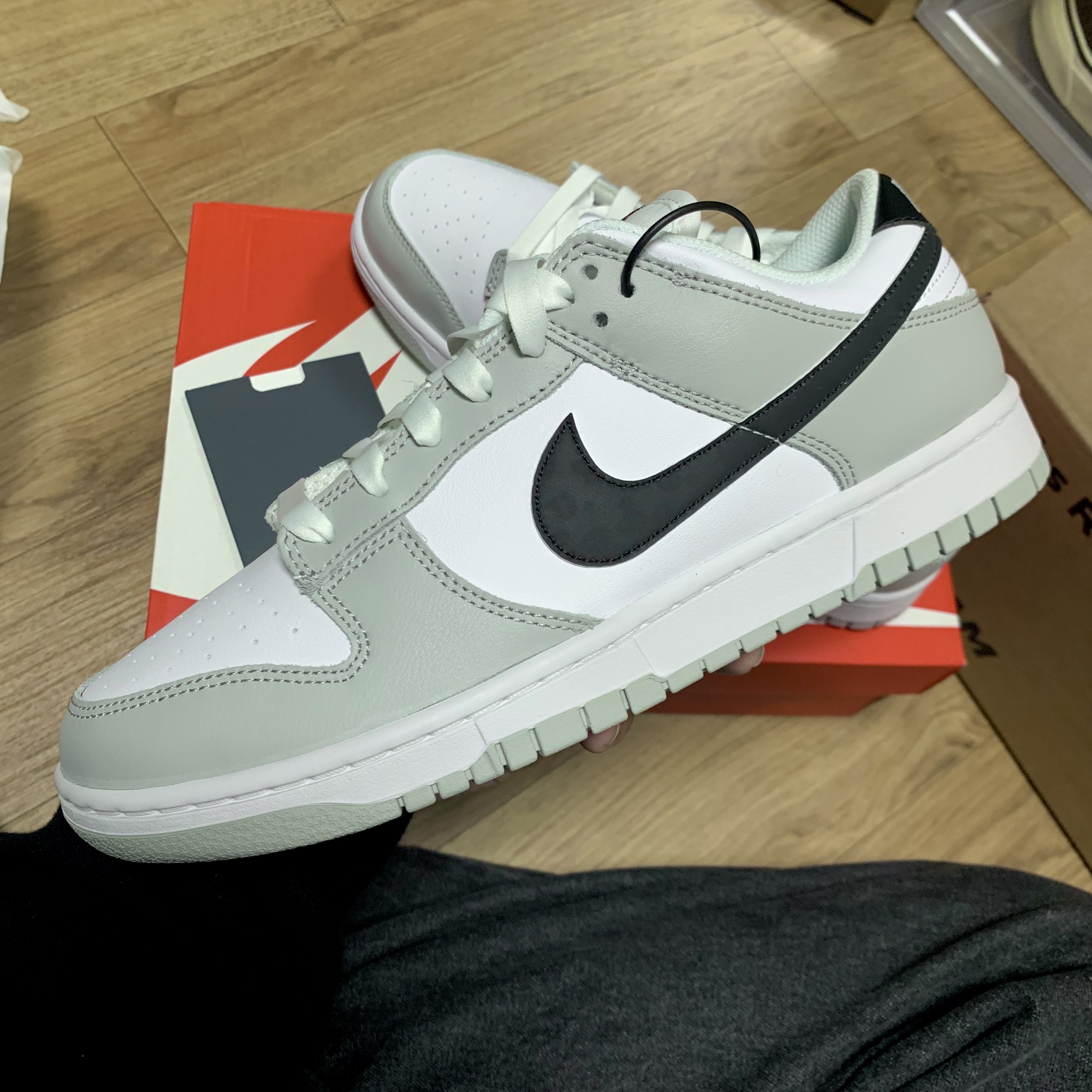 Nike Dunk Low Retro SE Jackpot Grey Fog 착용 스타일 - 3