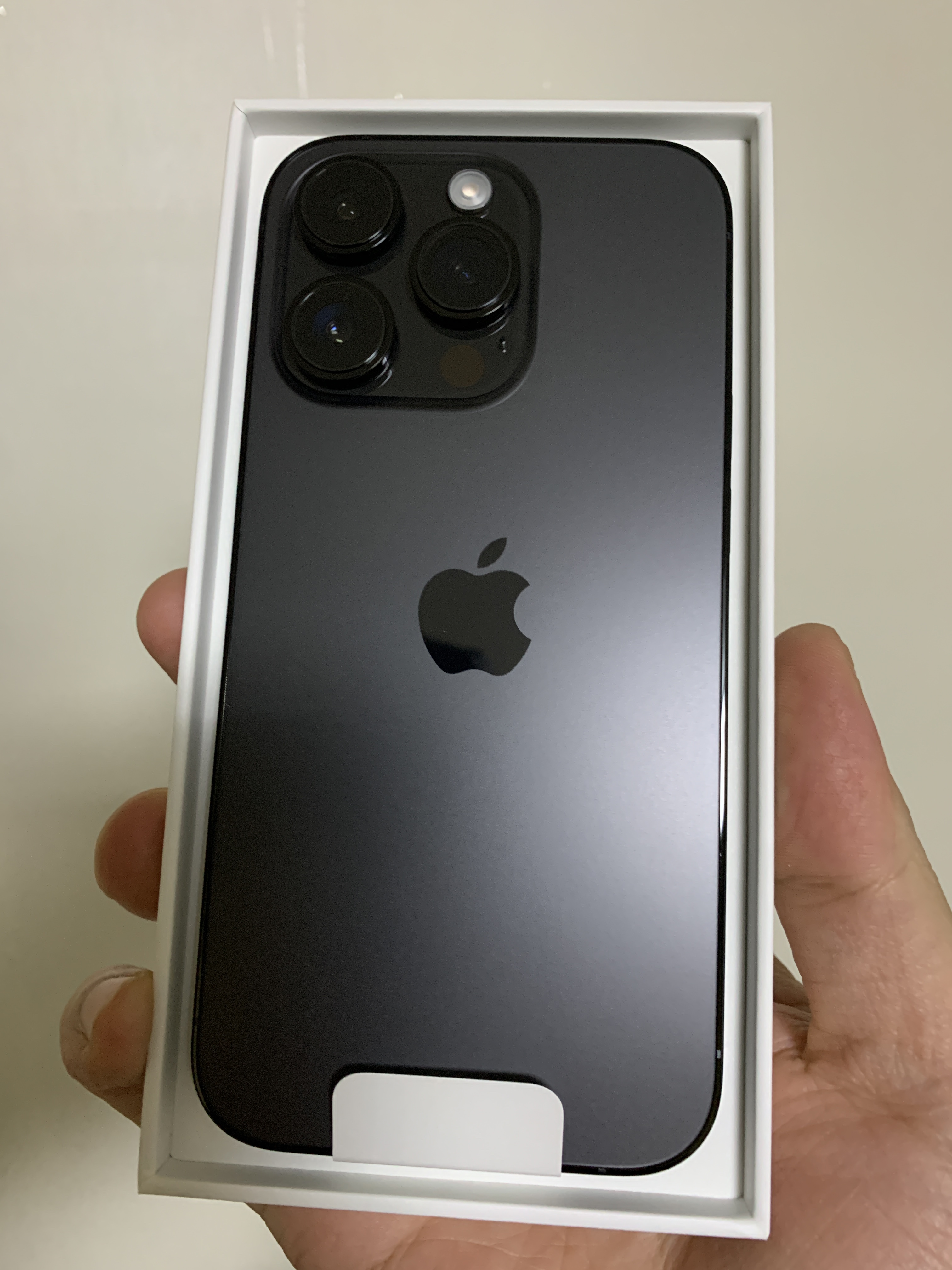 Apple iPhone 14 Pro 256GB Space Black (Korean Ver.) 착용 스타일 - 2