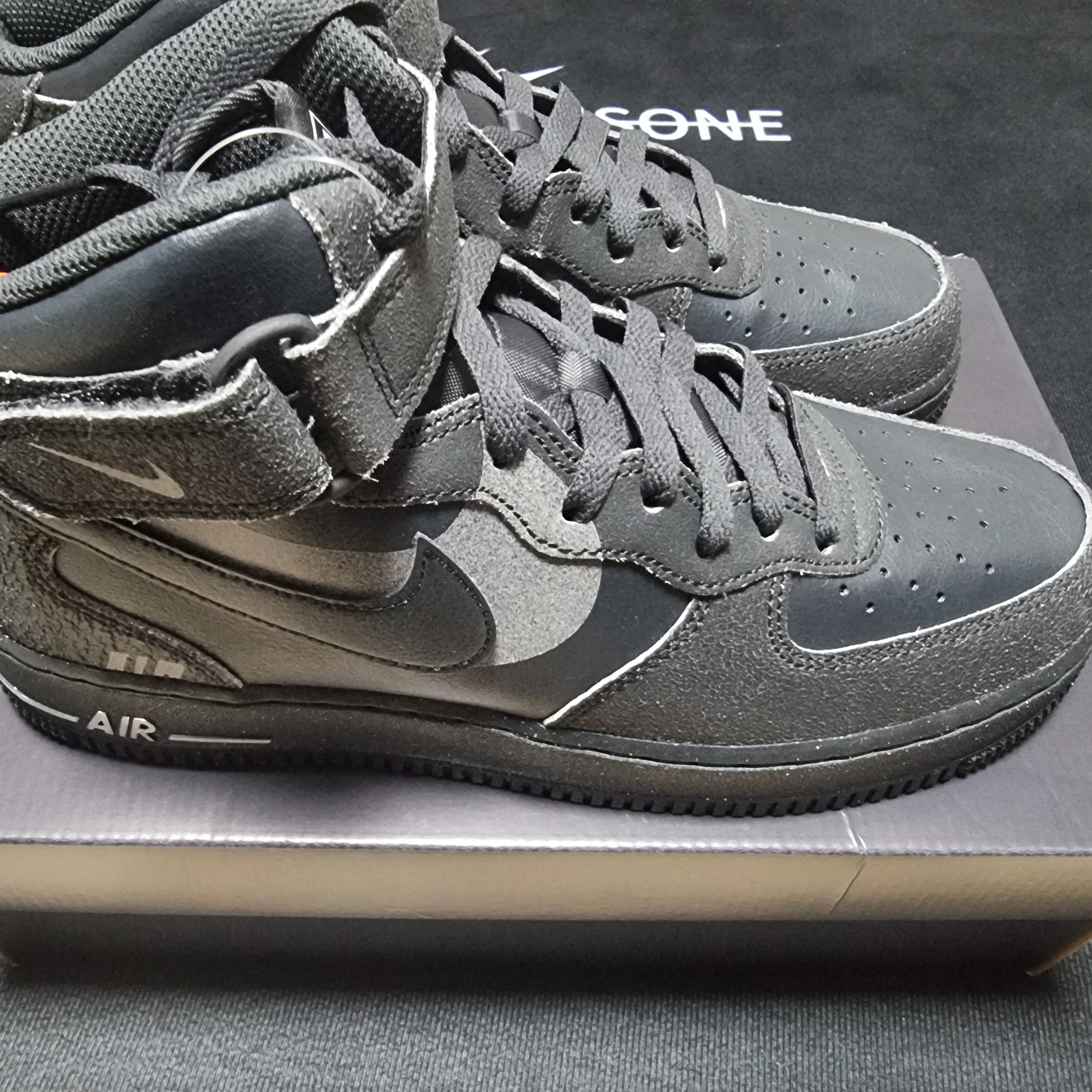 Nike Air Force 1 Mid '07 LX Halloween 착용 스타일 - 1