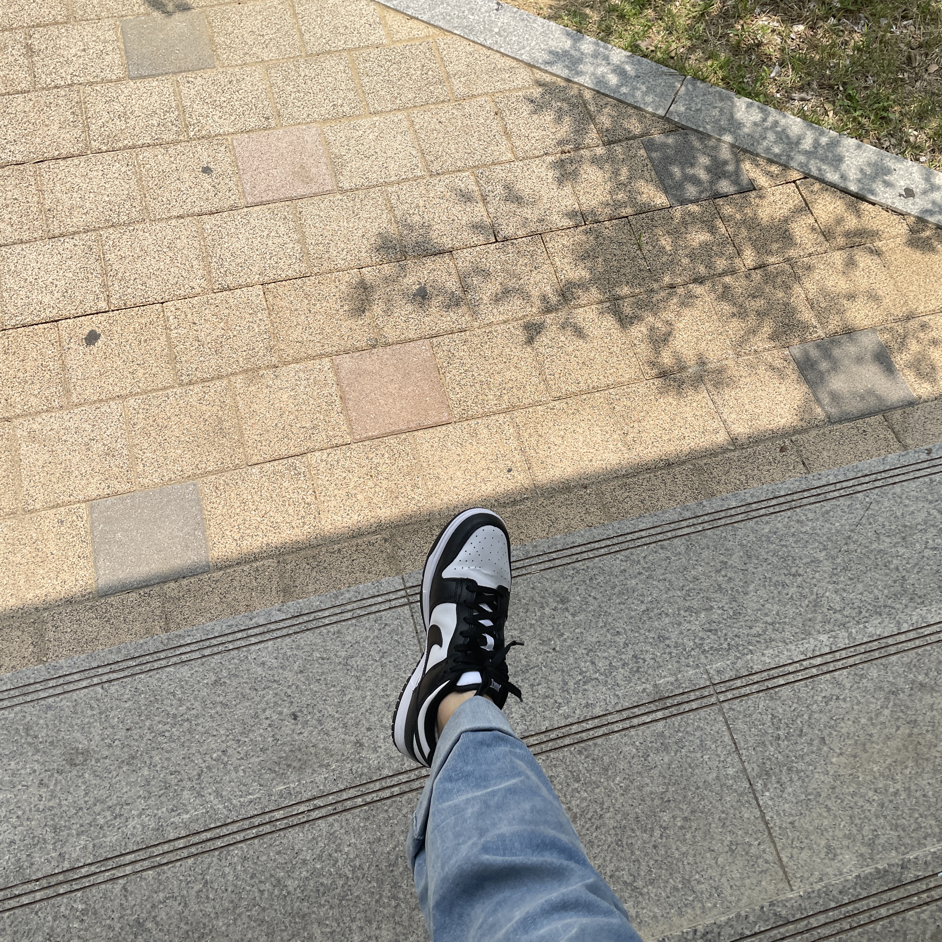 Nike Dunk Low Retro Black 착용 스타일 - 2