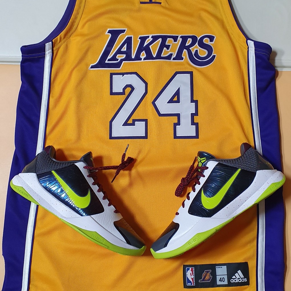 Nike Kobe 5 Protro Chaos 착용 스타일