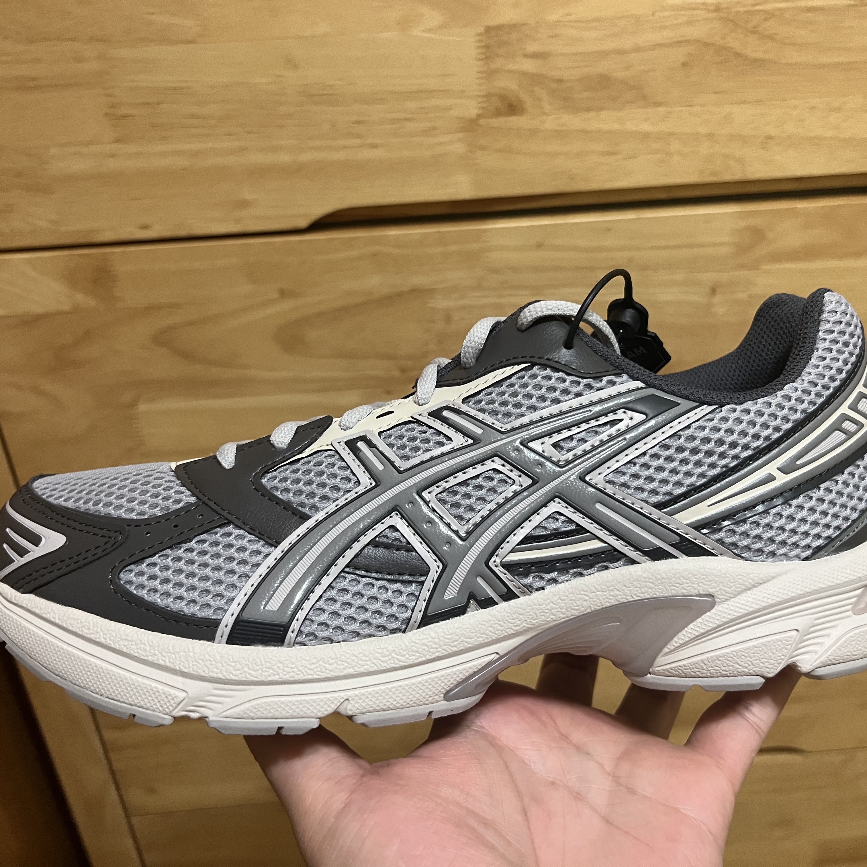 Asics Gel-1130 Oyster Grey Clay Grey 착용 스타일 - 1