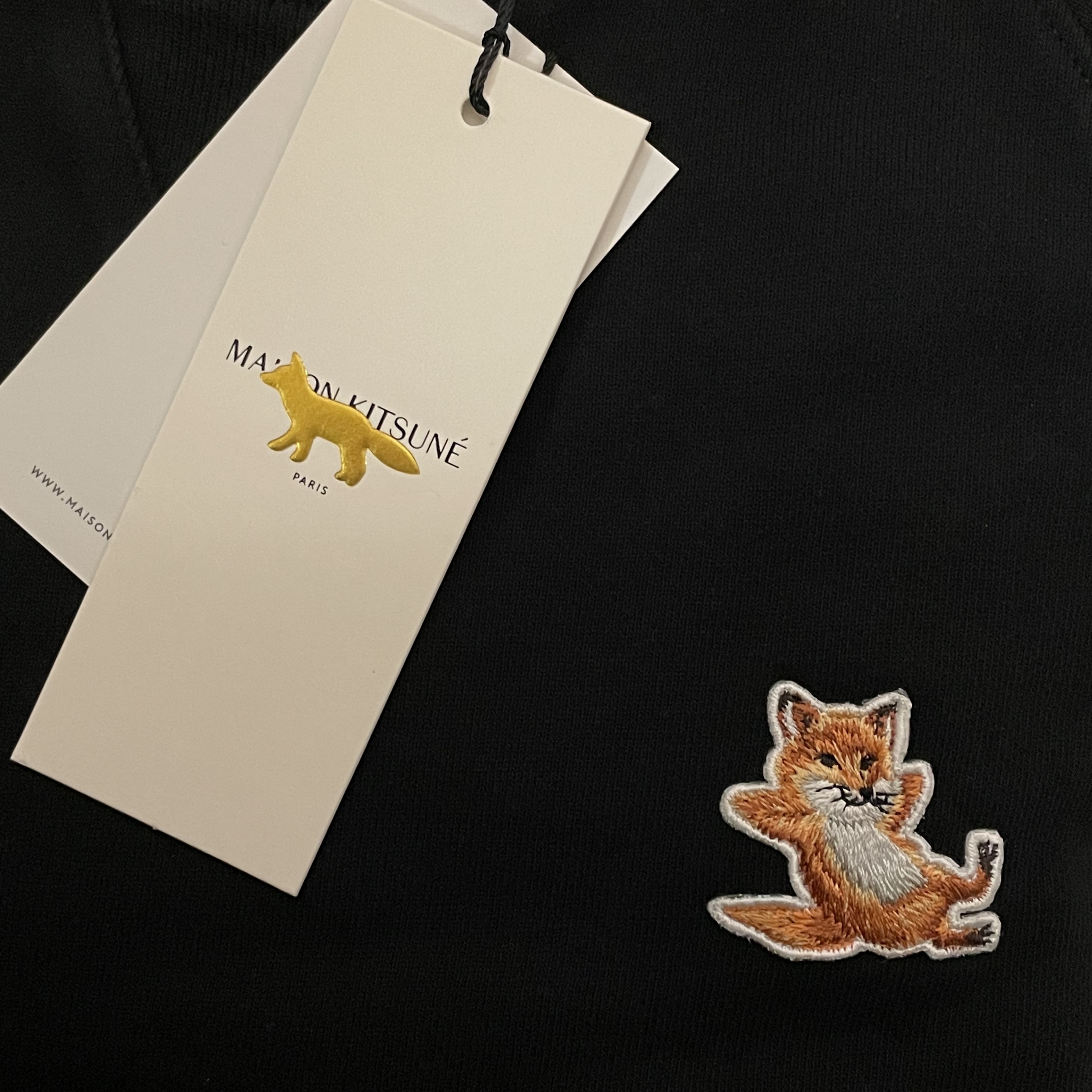 Maison Kitsune Chillax Fox Patch Classic Sweatshirt Black 착용 스타일
