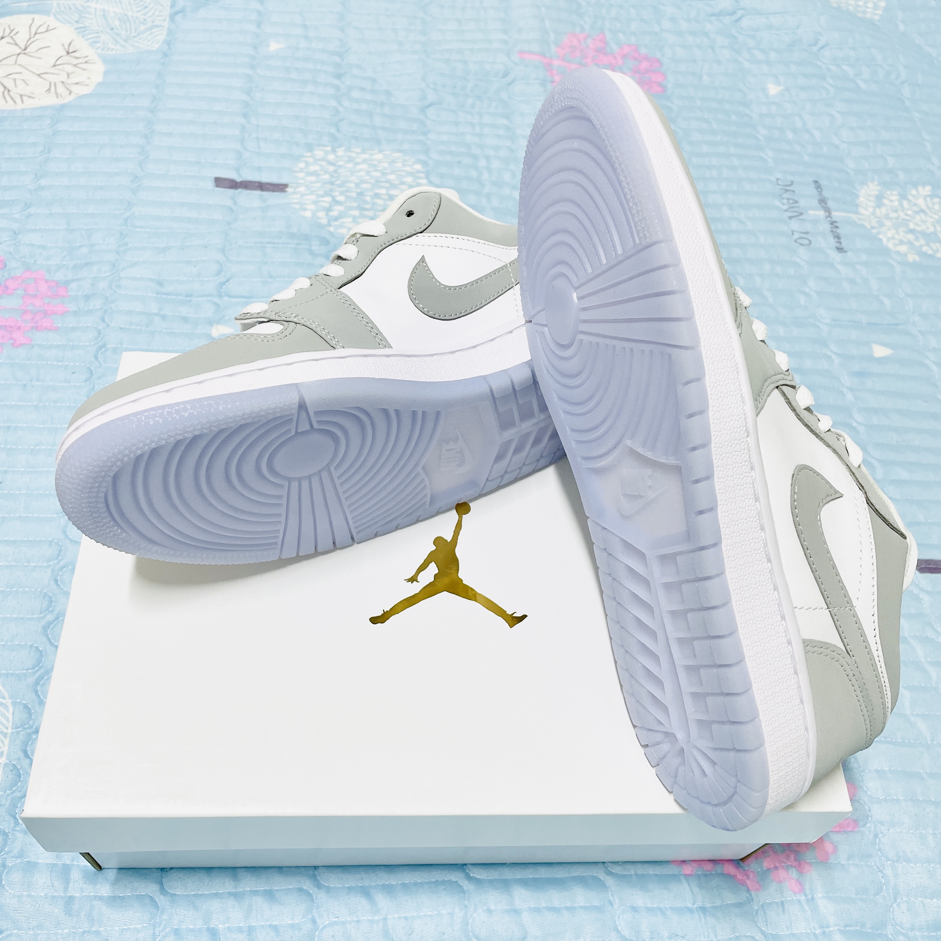 (W) Jordan 1 Low White Wolf Grey 착용 스타일 - 3
