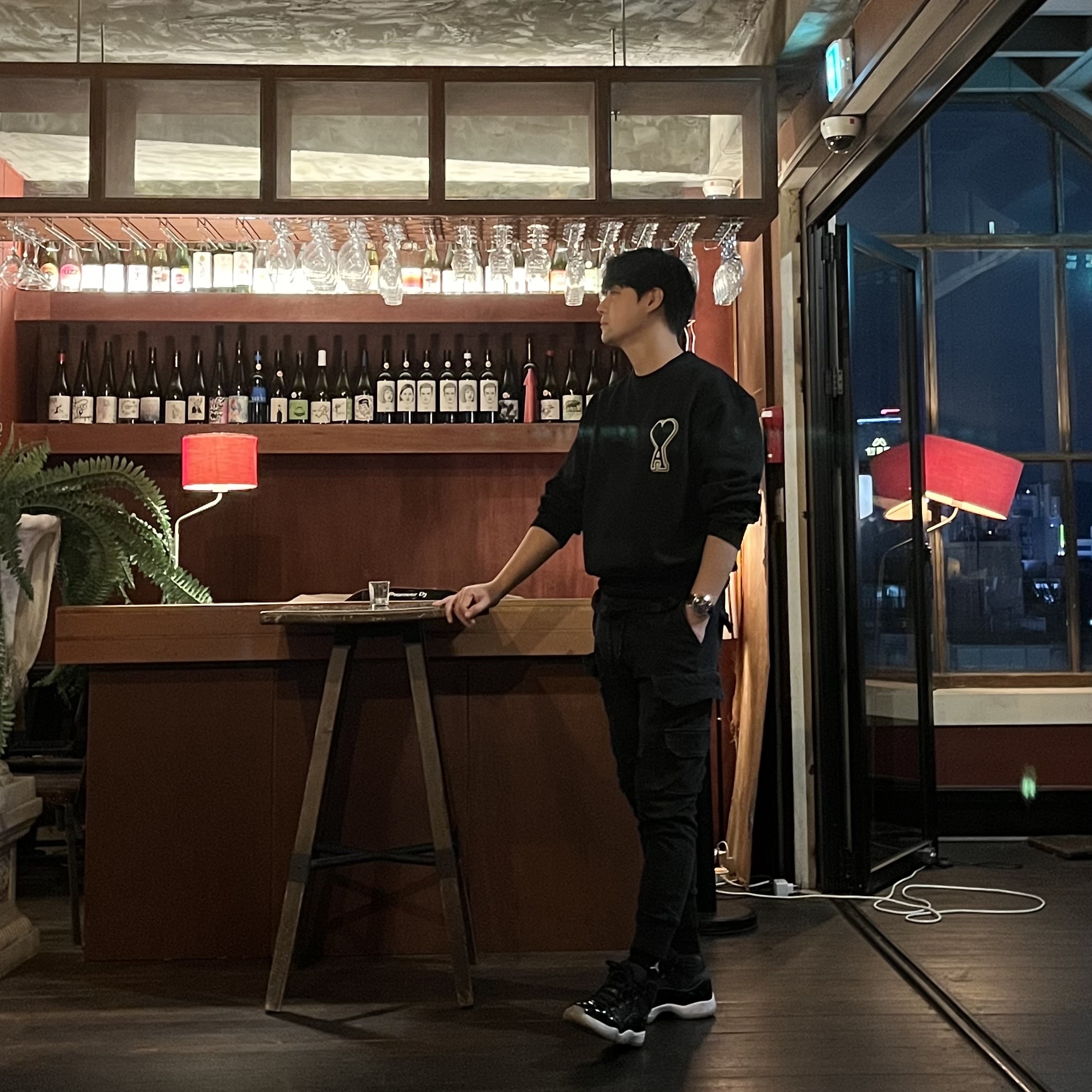 Jordan 11 Retro Jubilee, AMI de Coeur Sweatshirt Black 착용 스타일