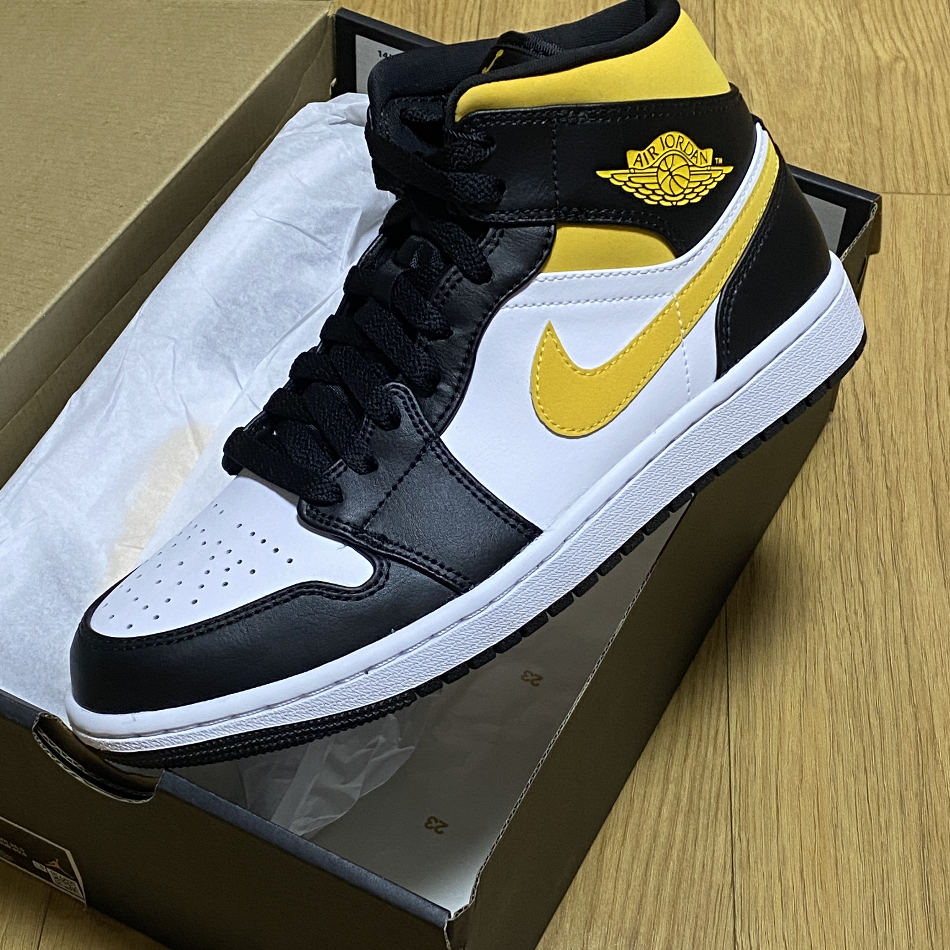 Jordan 1 Mid Pollen 착용 스타일 - 1