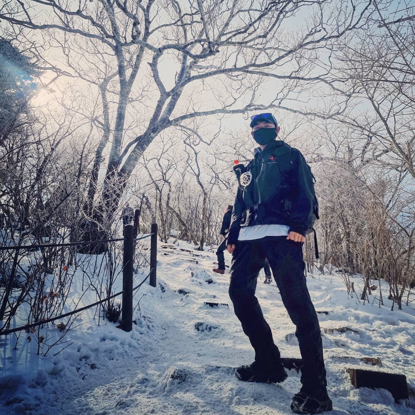 Arc'teryx Zeta SL Jacket Black, Hoka Kaha Gore-Tex Black Phantom 착용 스타일