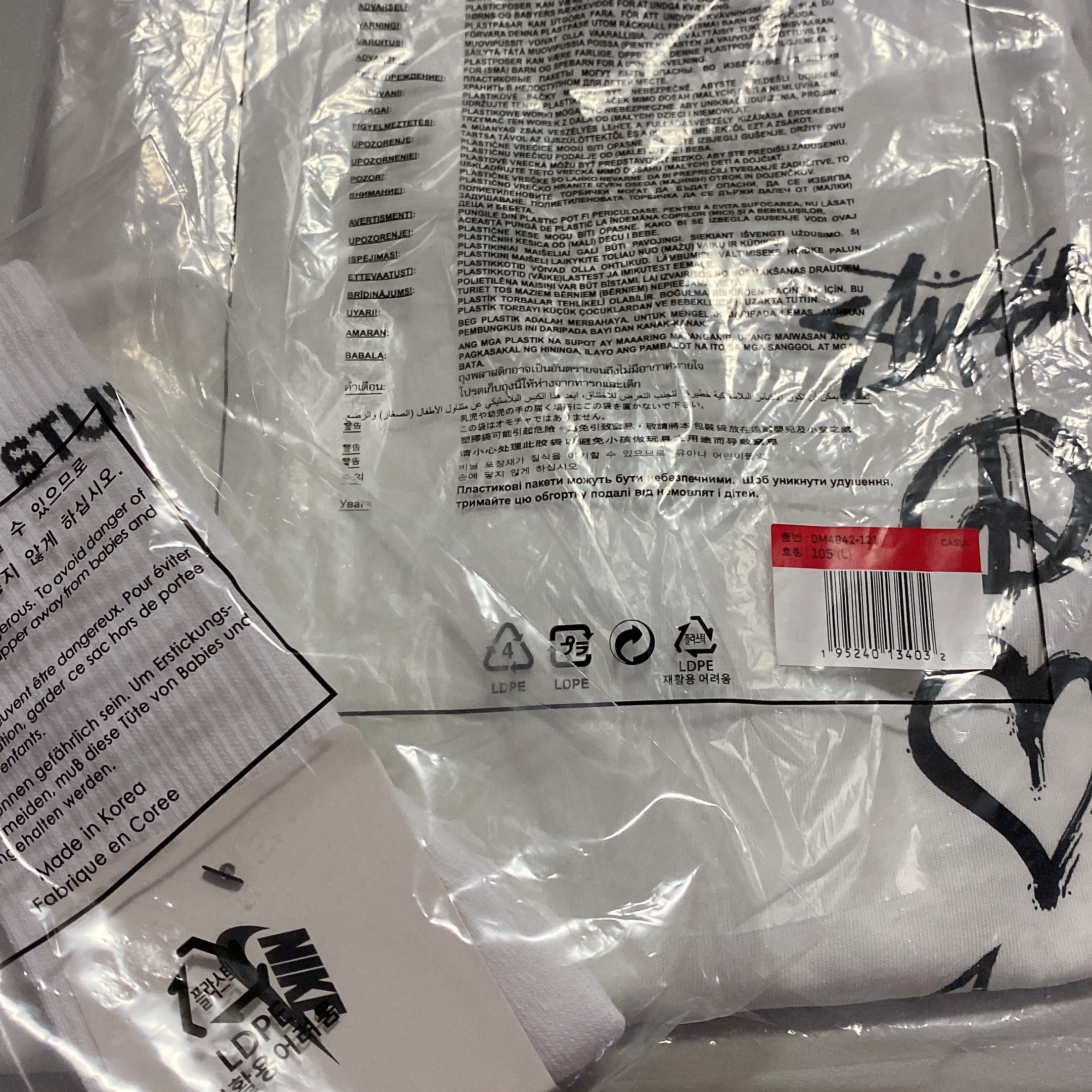 Nike x Stussy NRG RA T-Shirt Summit White (DM4942-121), Nike x Stussy NRG Crew Socks White Black 착용 스타일 - 1