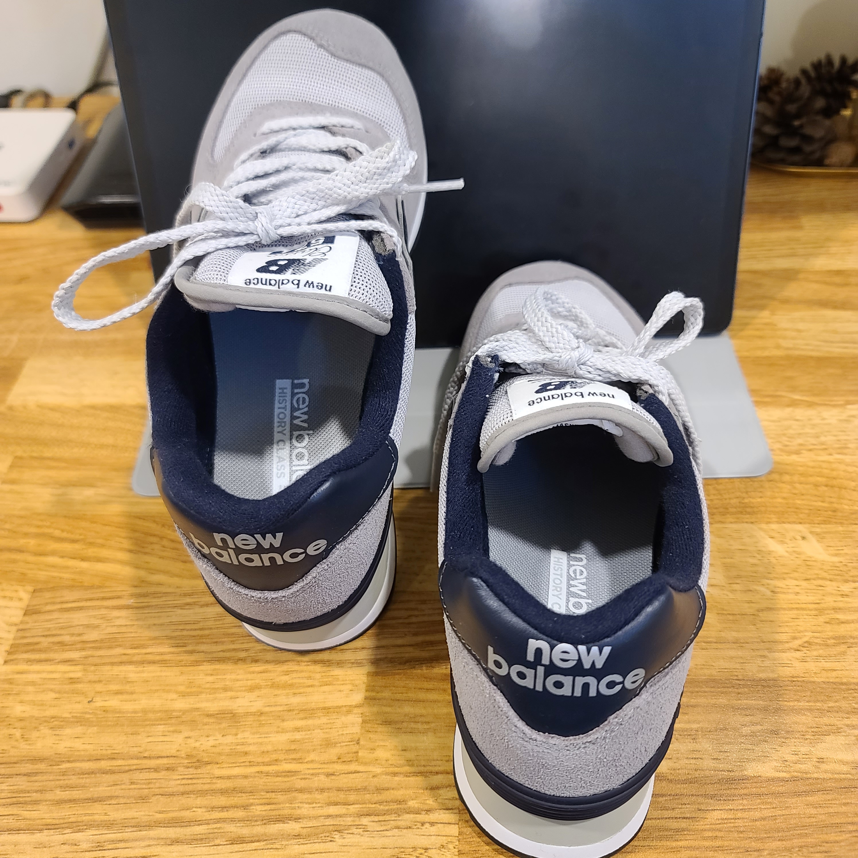 New Balance 574 Grey Blue 착용 스타일 - 3