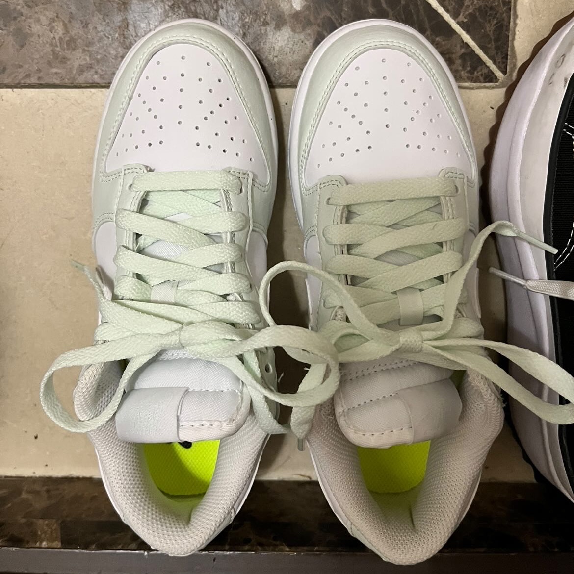 (W) Nike Dunk Low Next Nature Barely Green and White 착용 스타일