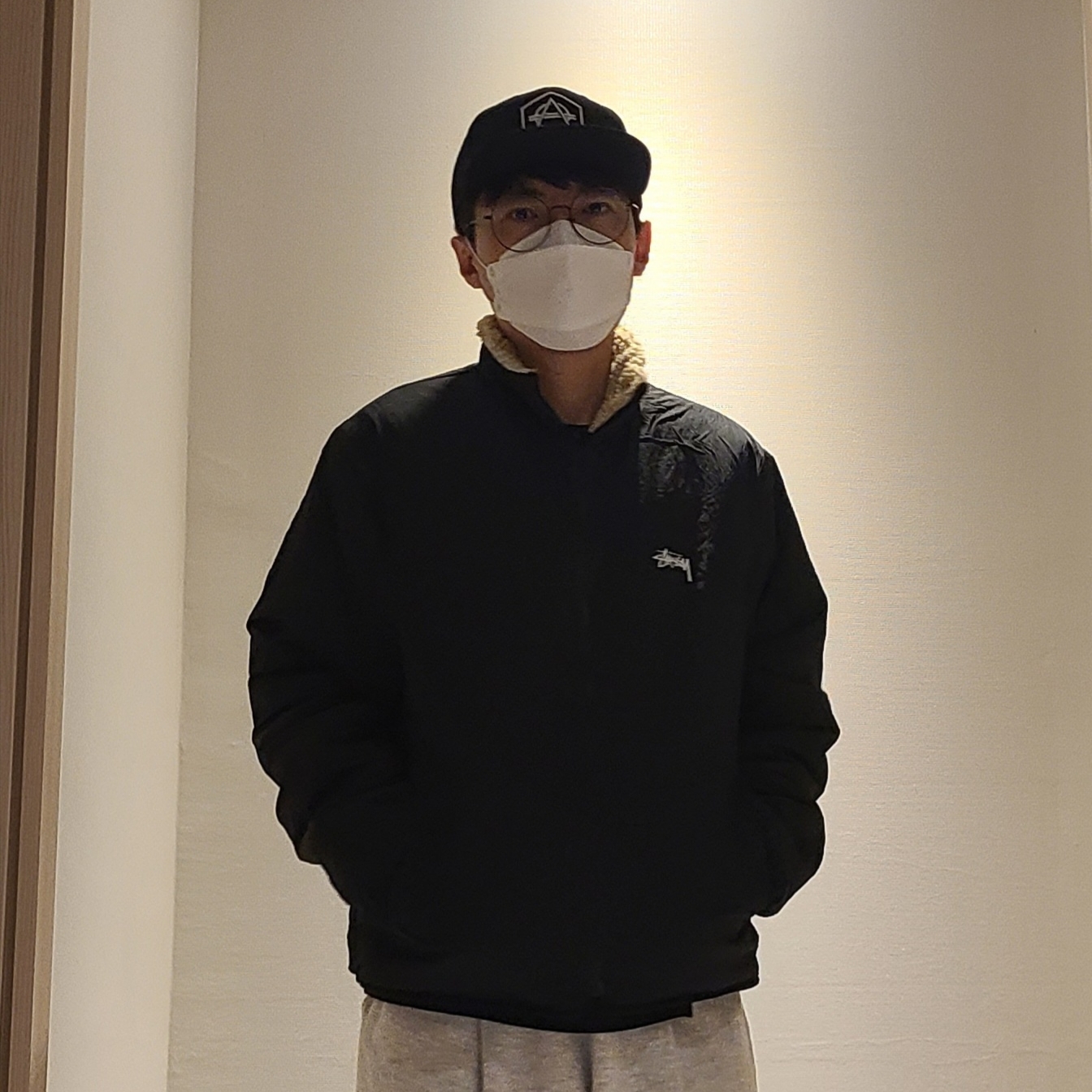 Stussy 8 Ball Sherpa Jacket Natural 착용 스타일 - 4