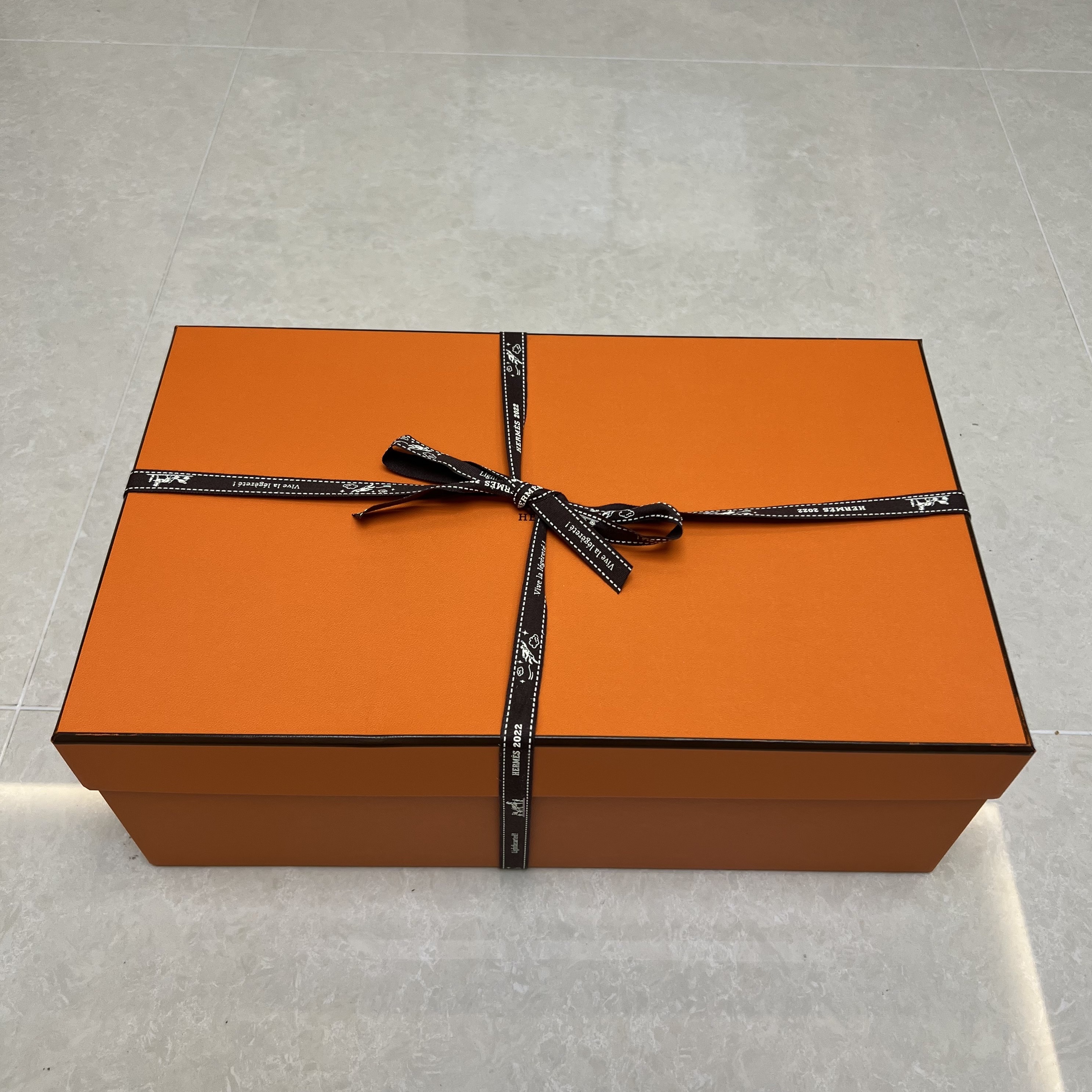 Hermes Bouncing Sneakers Calfskin Suede Goatskin & Blanc 착용 스타일 - 1