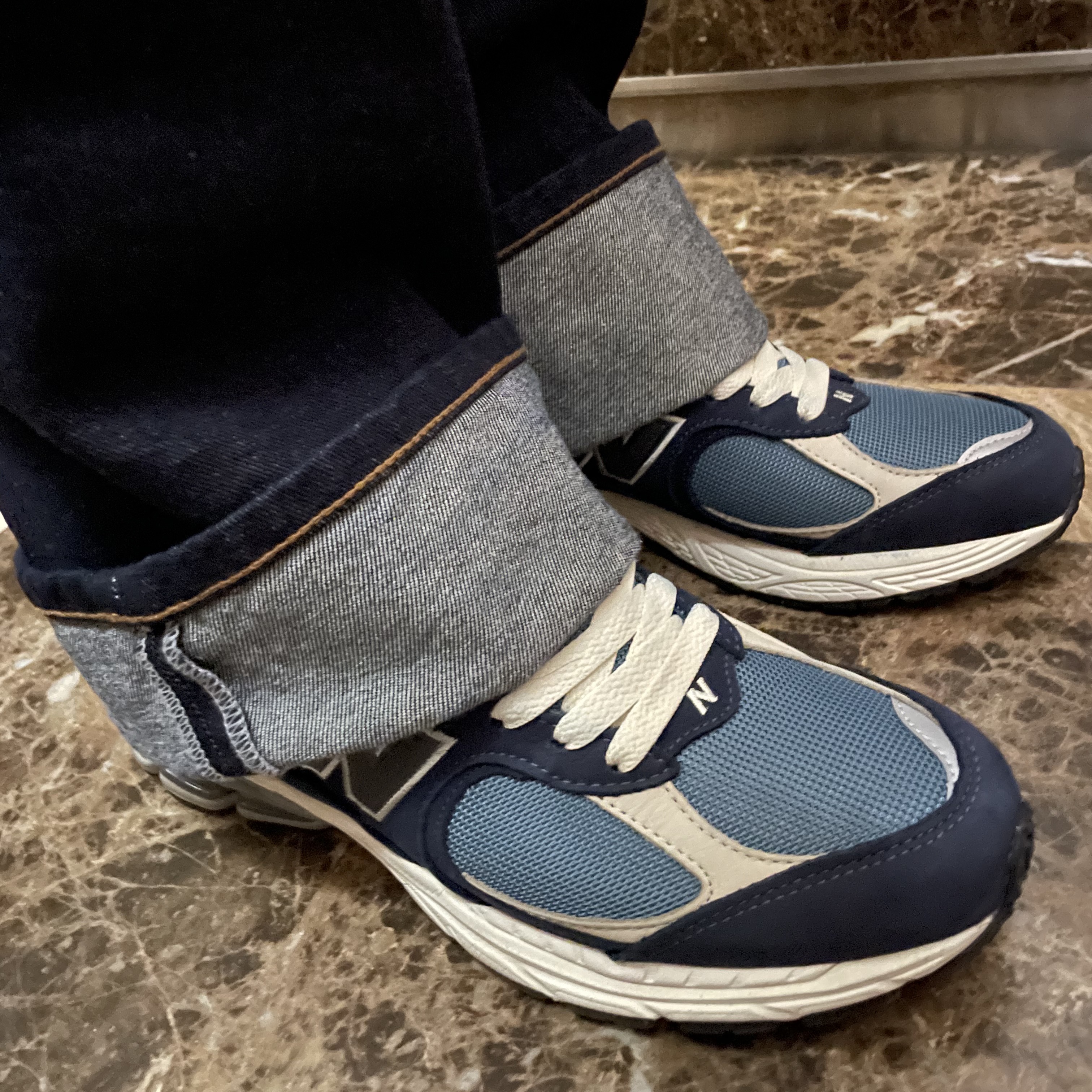New Balance 2002R Dark Navy 착용 스타일 - 4