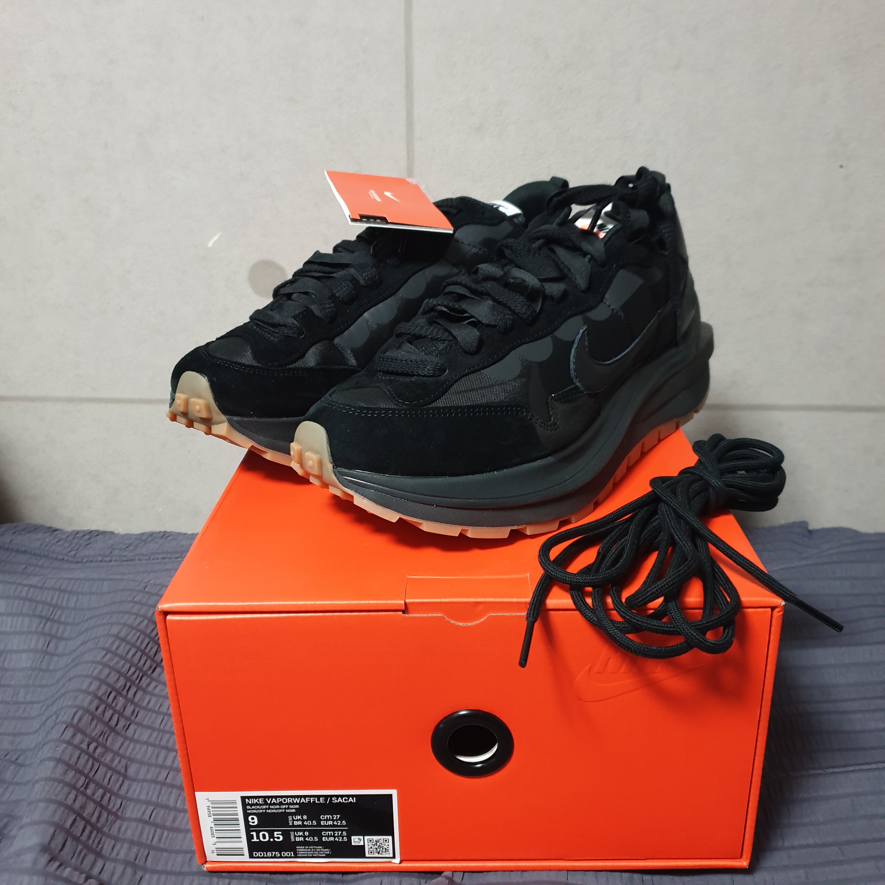 Nike x Sacai VaporWaffle Black and Gum 착용 스타일 - 1