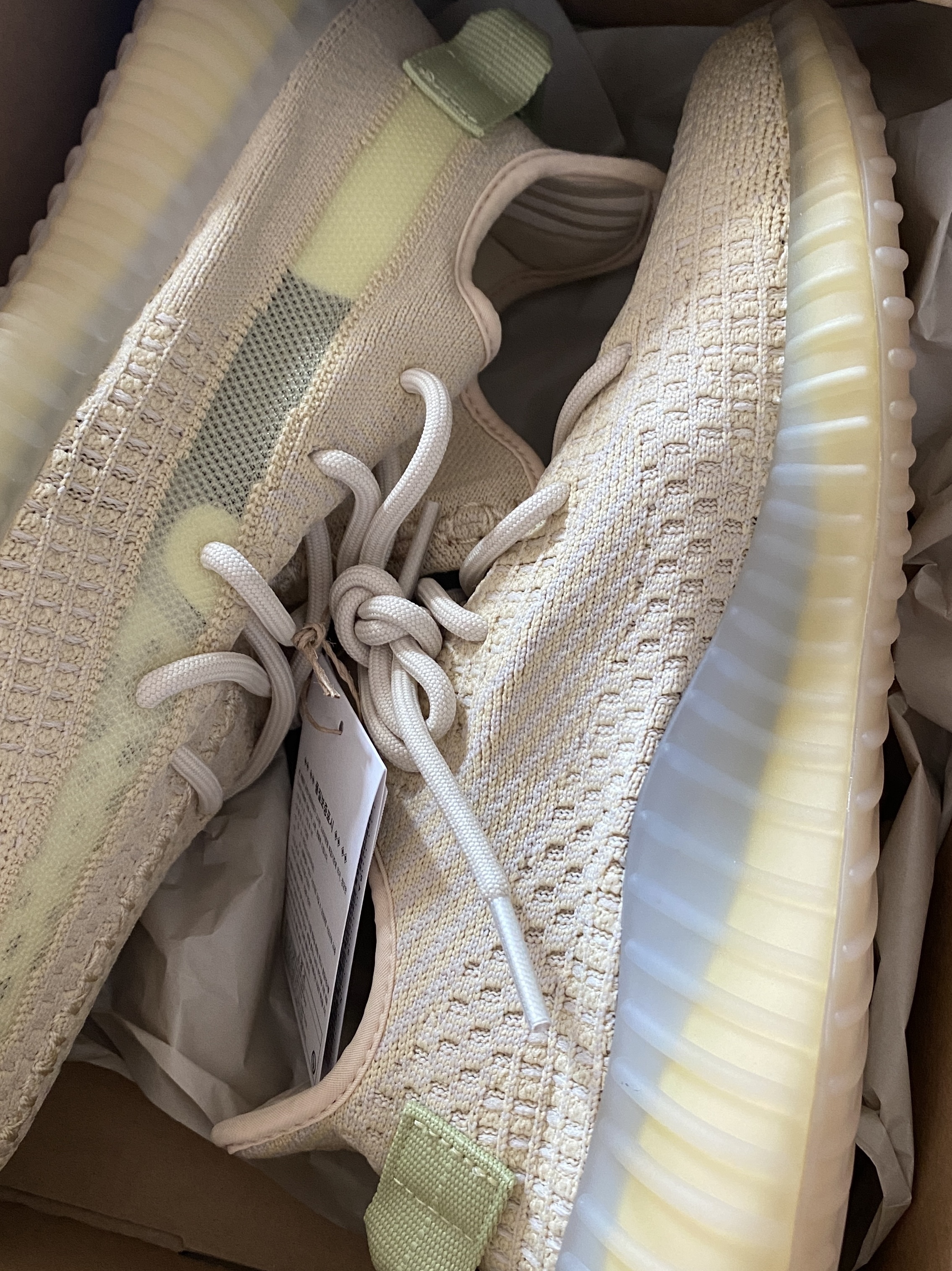 Adidas Yeezy Boost 350 V2 Flax 2020 착용 스타일 - 1