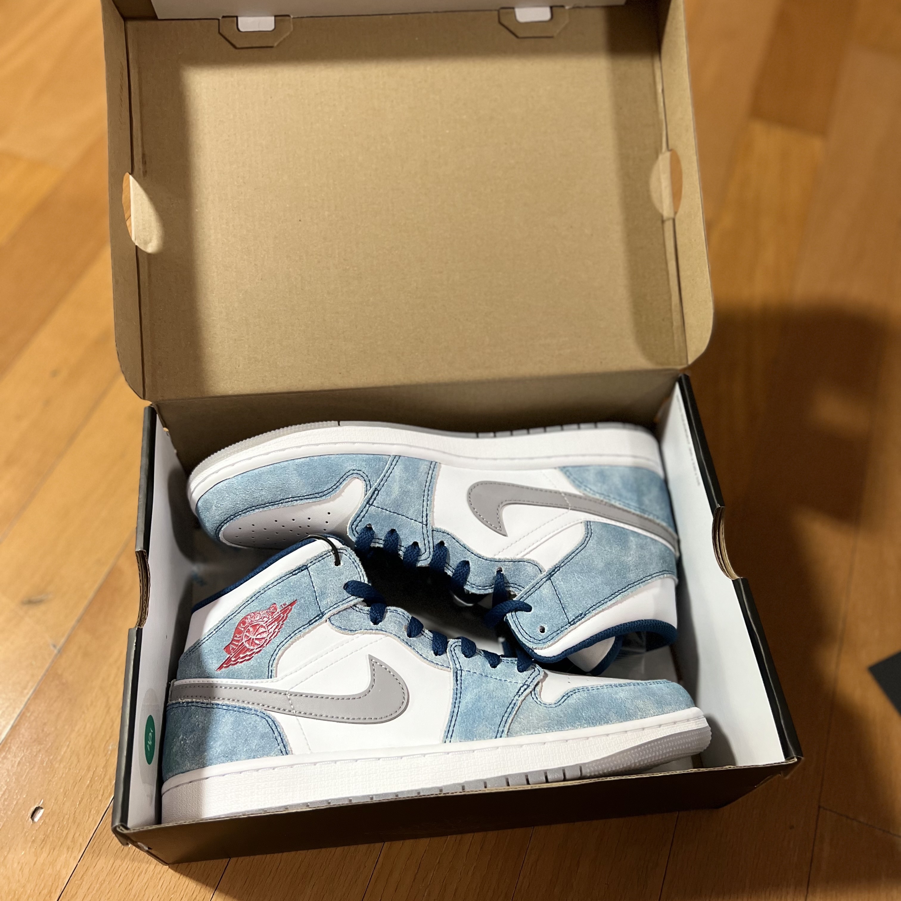 Jordan 1 Mid SE French Blue Fire Red 착용 스타일 - 3