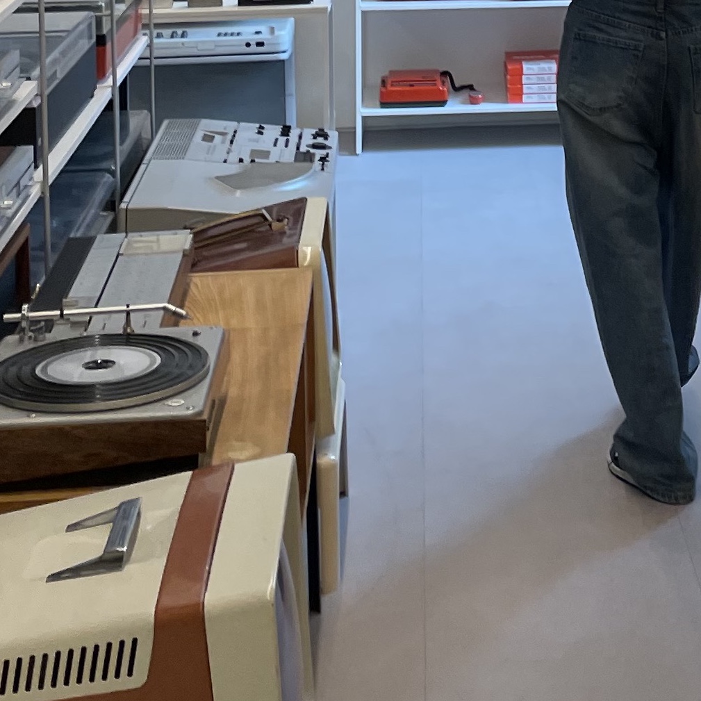 Jordan 1 Retro High OG CO.JP Midnight Navy, Apple 2022 MacBook Air 13 M2 512GB SSD / 8GB RAM Midnight (Korean Ver.) 착용 스타일 - 5