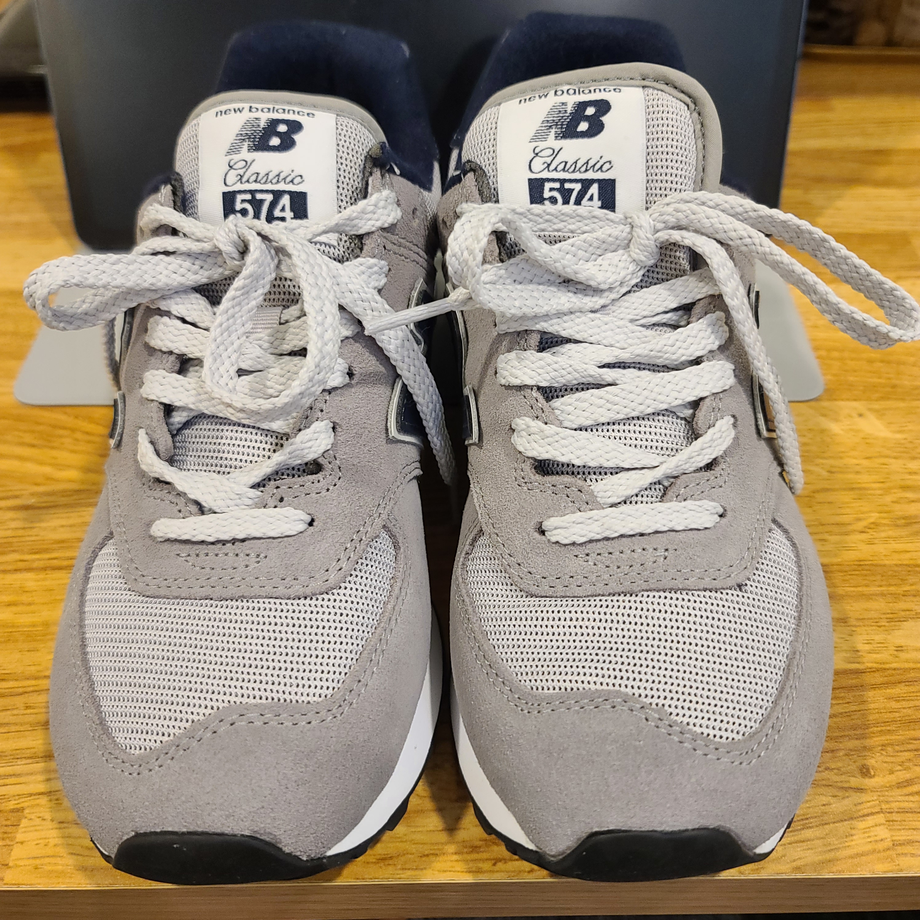 New Balance 574 Grey Blue 착용 스타일 - 2