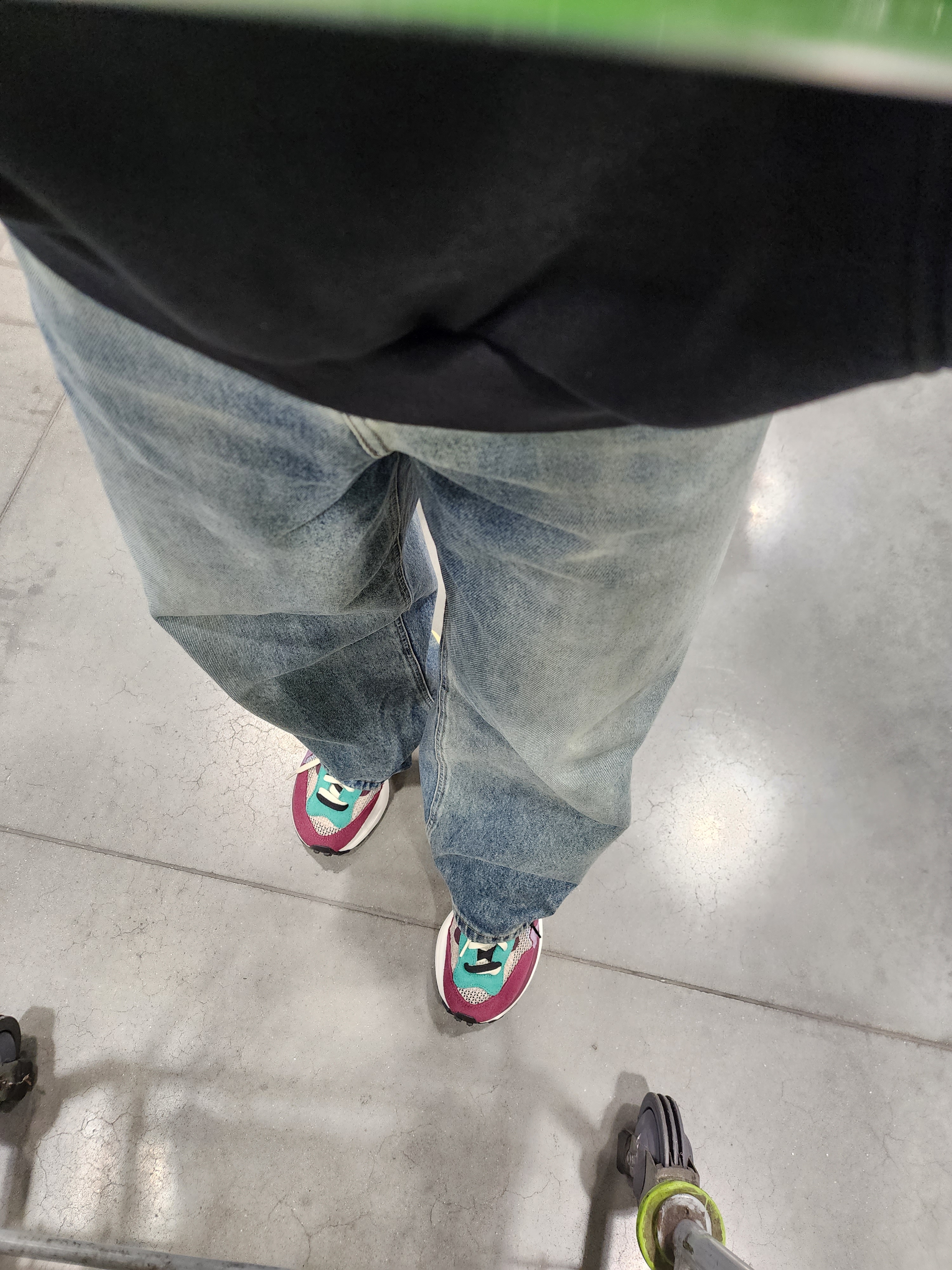 Nike x Sacai VaporWaffle String & Black Villain Red 착용 스타일