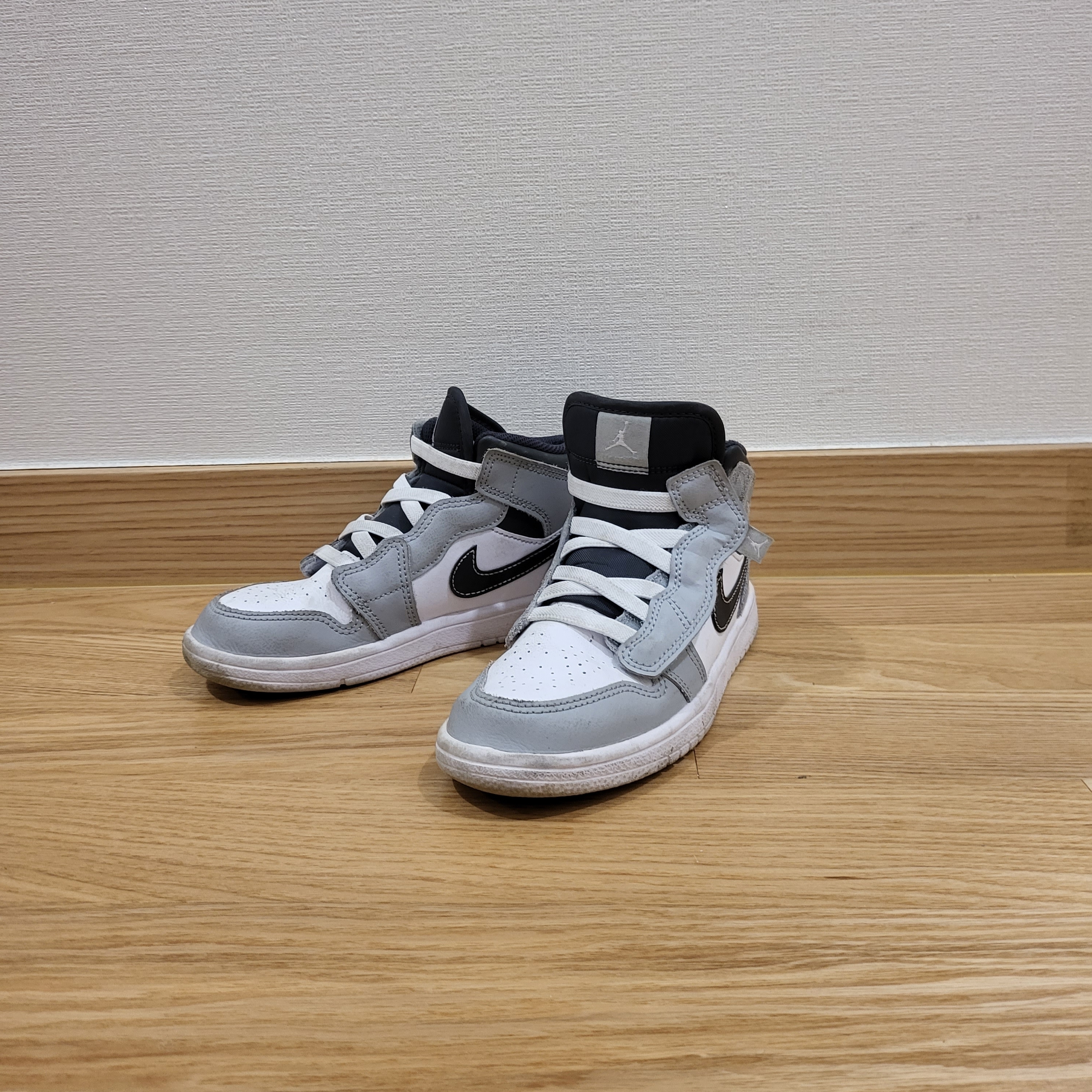 (PS) Jordan 1 Mid Alt Light Smoke Grey Anthracite 착용 스타일 - 1
