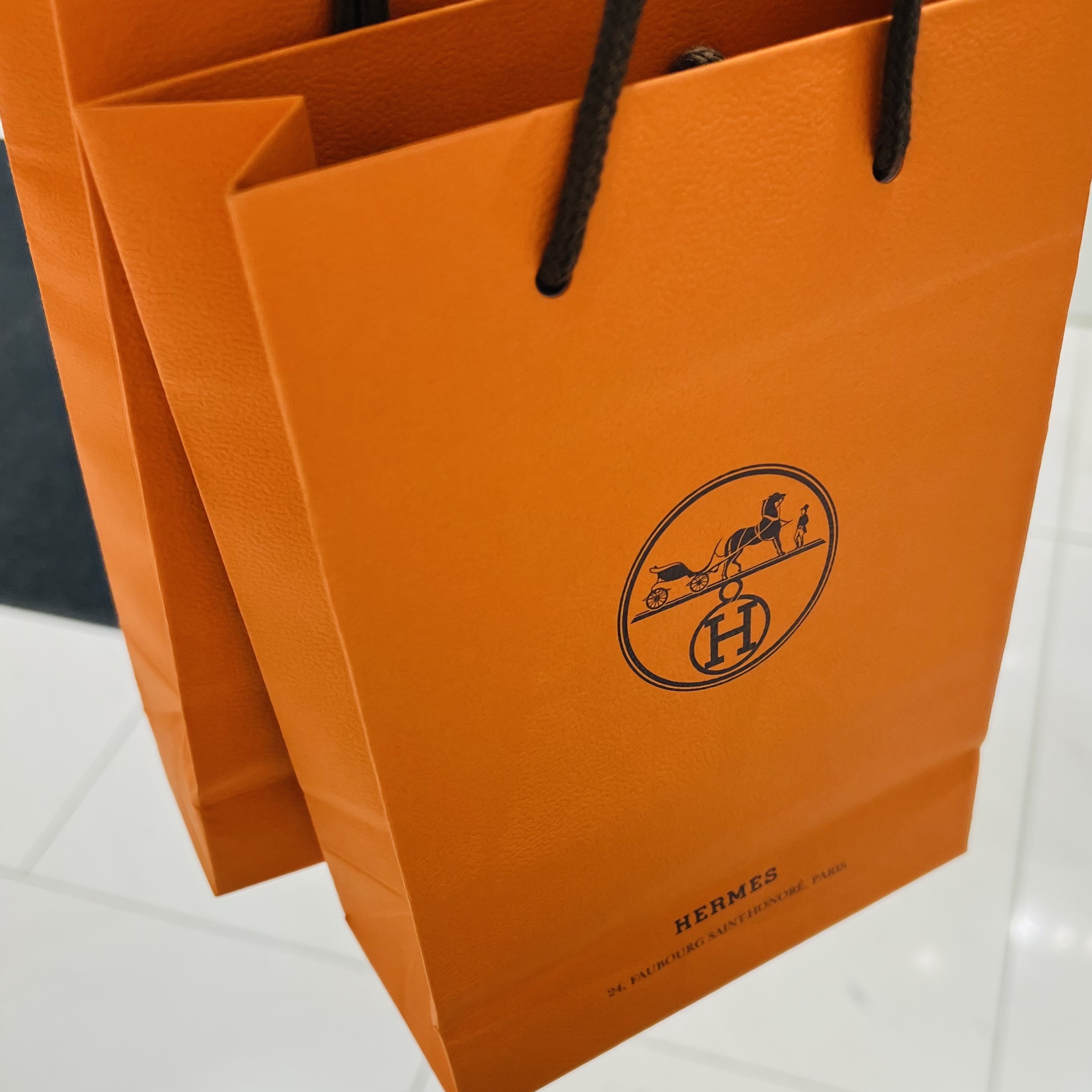 (W) Hermes Mini Pop H Pendant Rose Gold & Marron Glace, (W) Hermes Mini Pop H Pendant Rose Gold & Malachite 착용 스타일 - 1