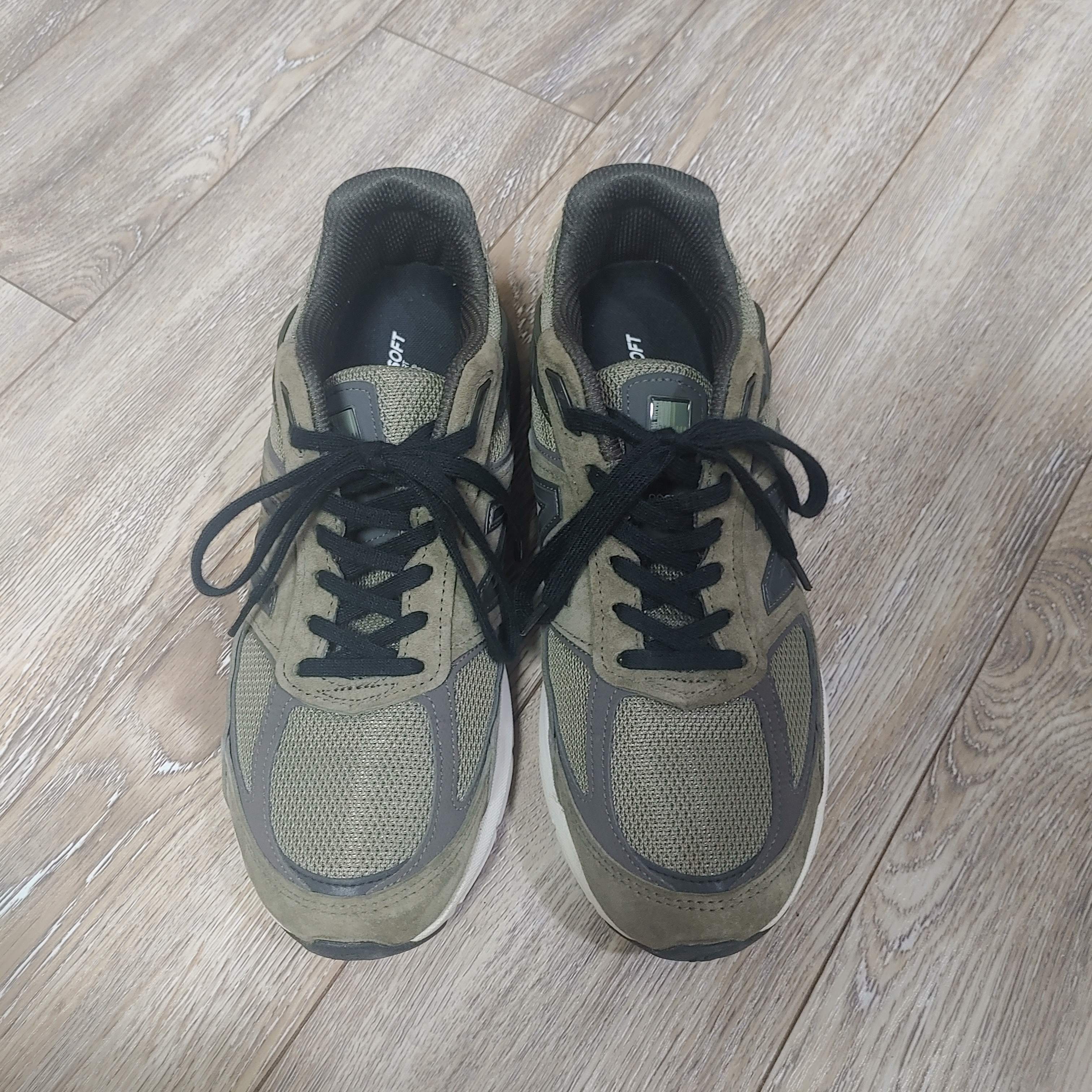 New Balance 990v5 Made in USA Khaki 착용 스타일 - 3