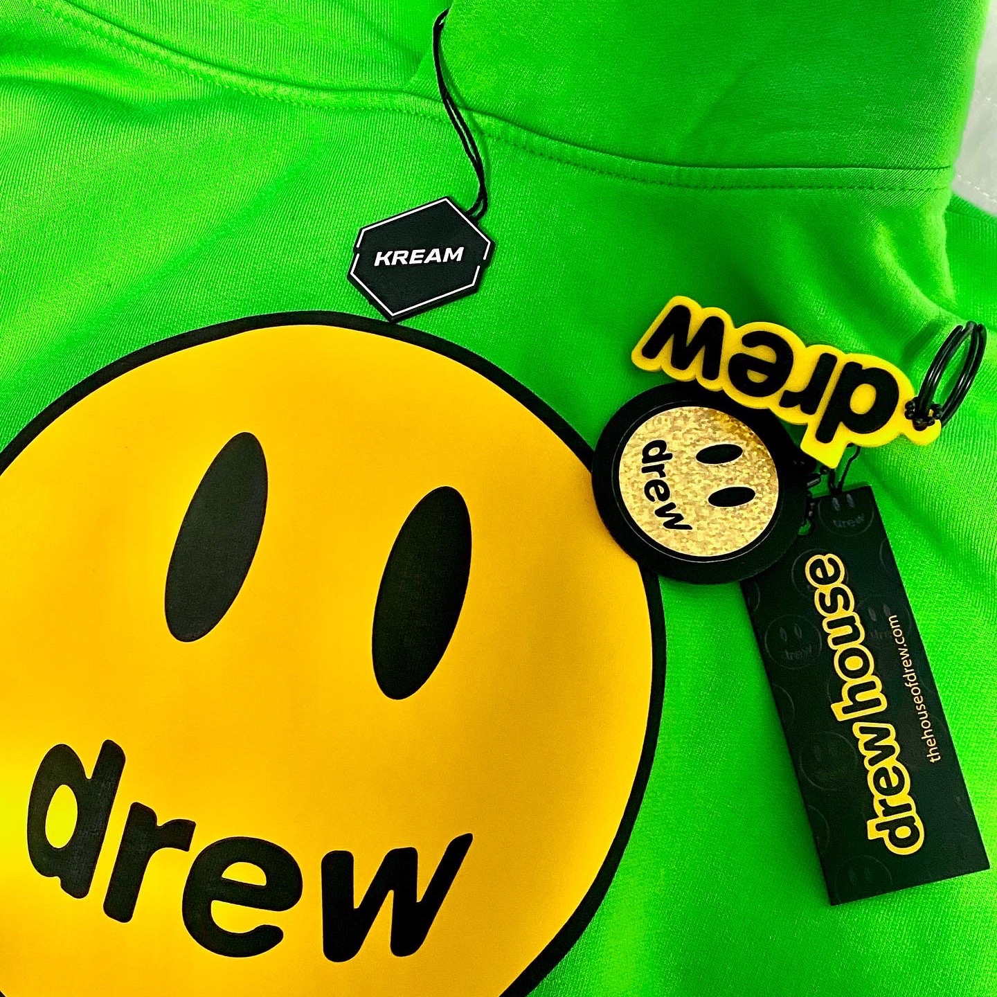 Drew House Mascot Hoodie Lime 착용 스타일 - 4