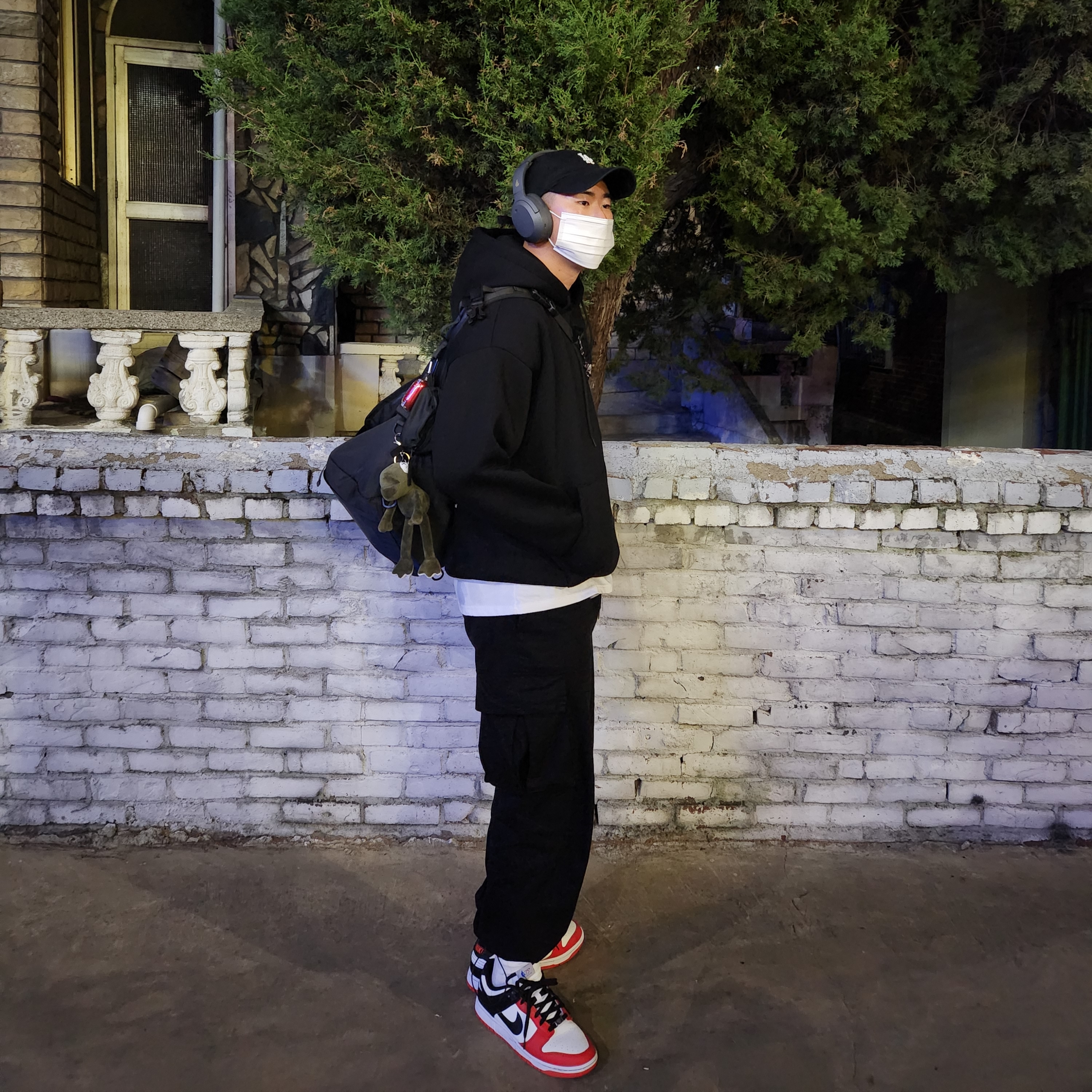 Nike x NBA Dunk Low Retro EMB Black and Chile Red 착용 스타일